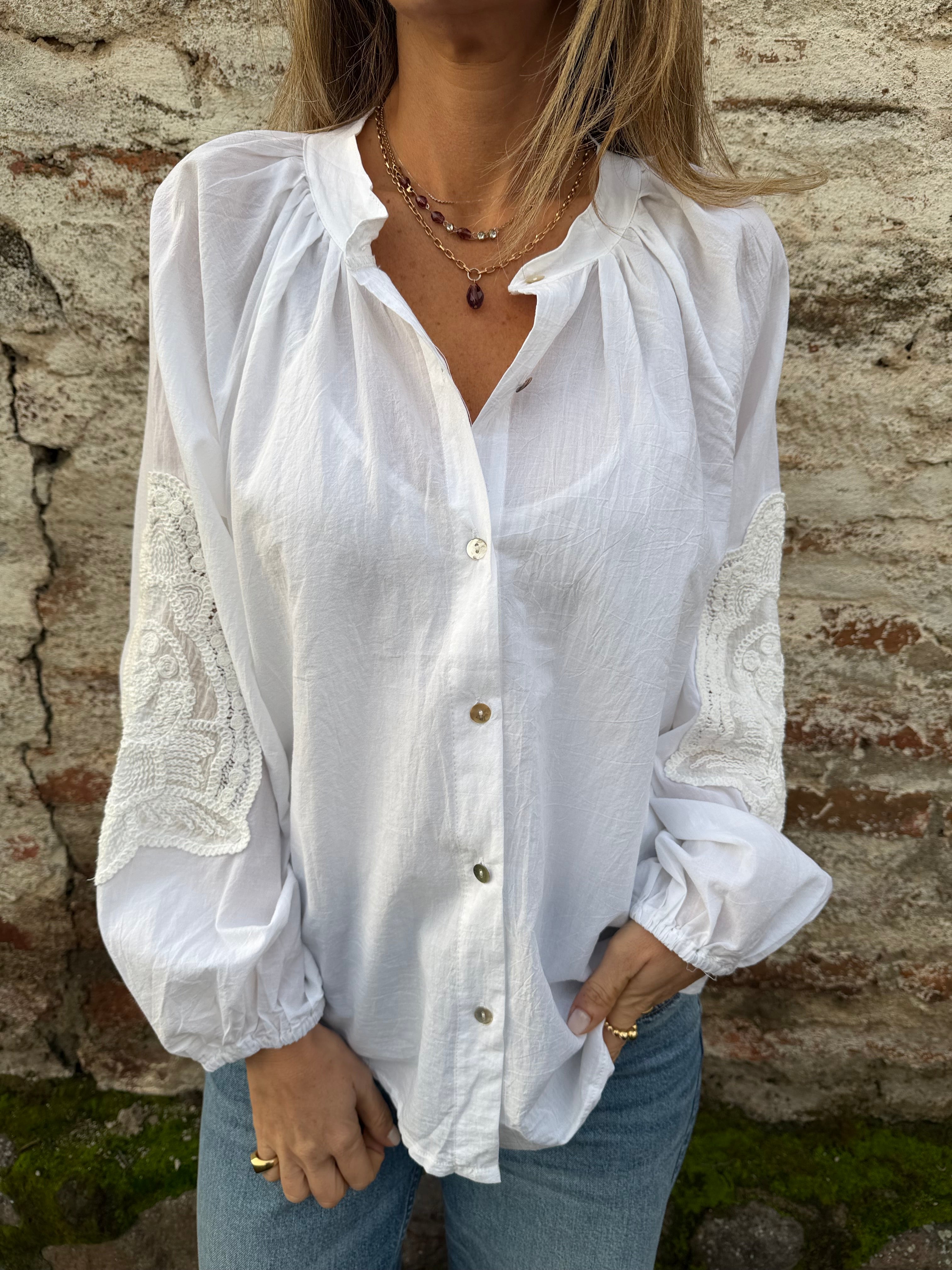 Blusa manga globo bordados blanca