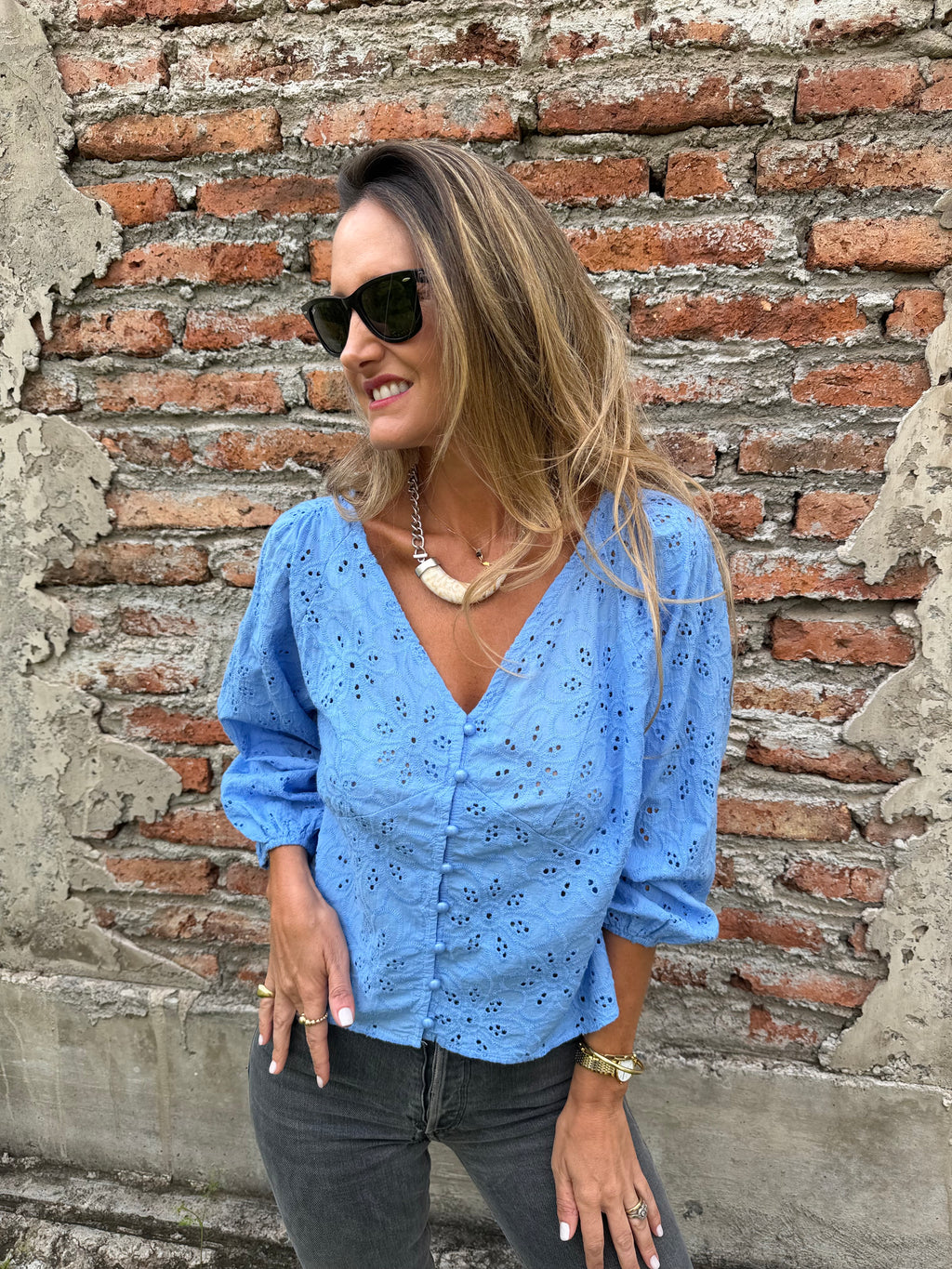 Blusa súper broderie celeste