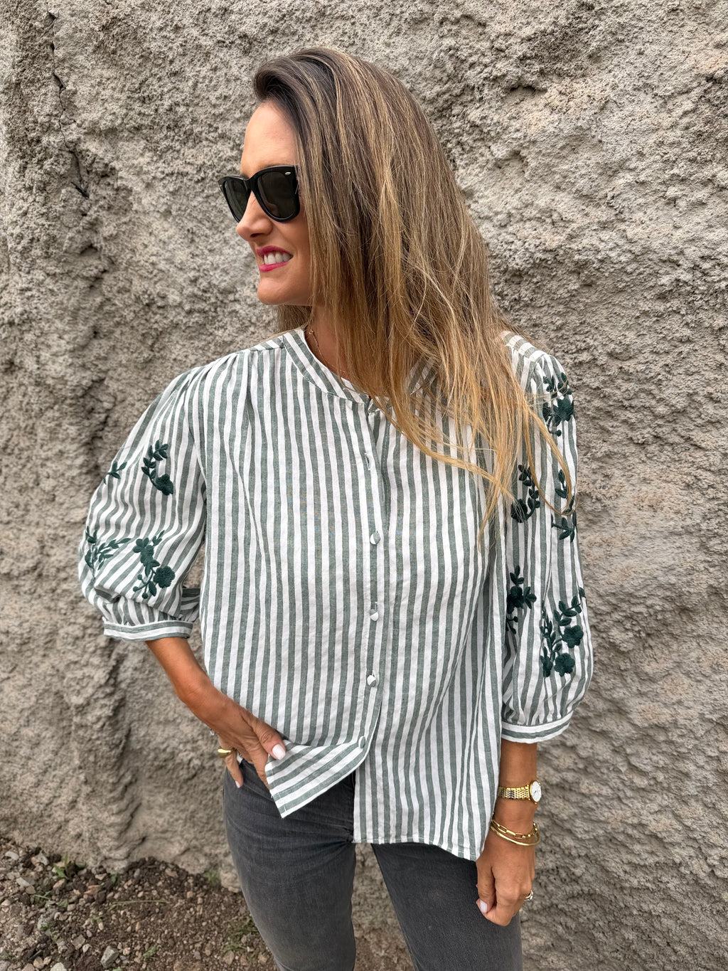 Blusa enredaderas mangas bordadas verde