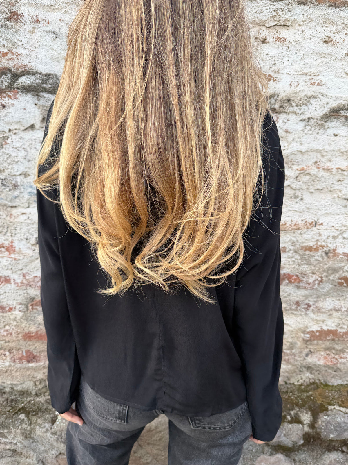 Blusa abotonada negra