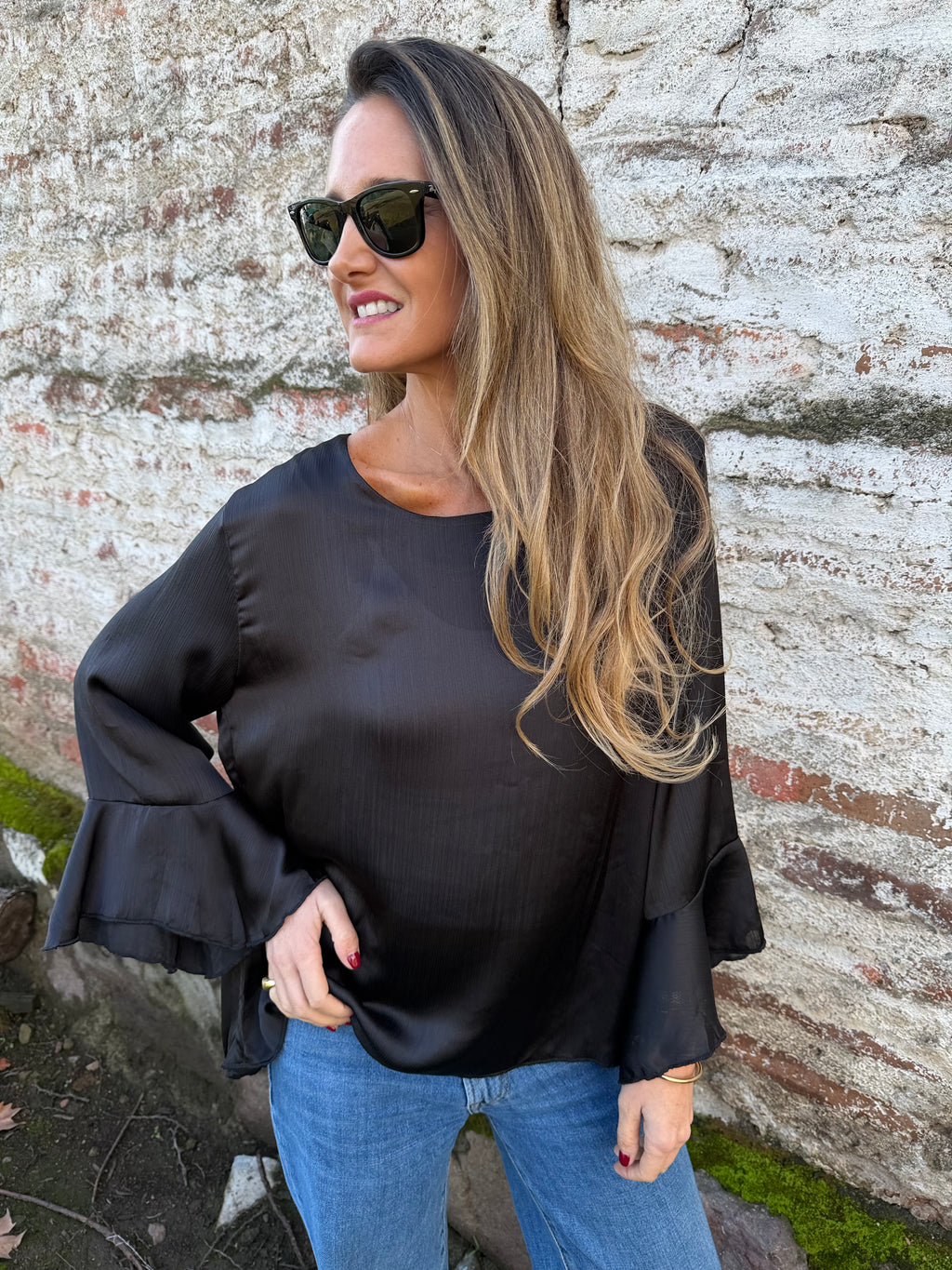 Blusa perlada volados negra