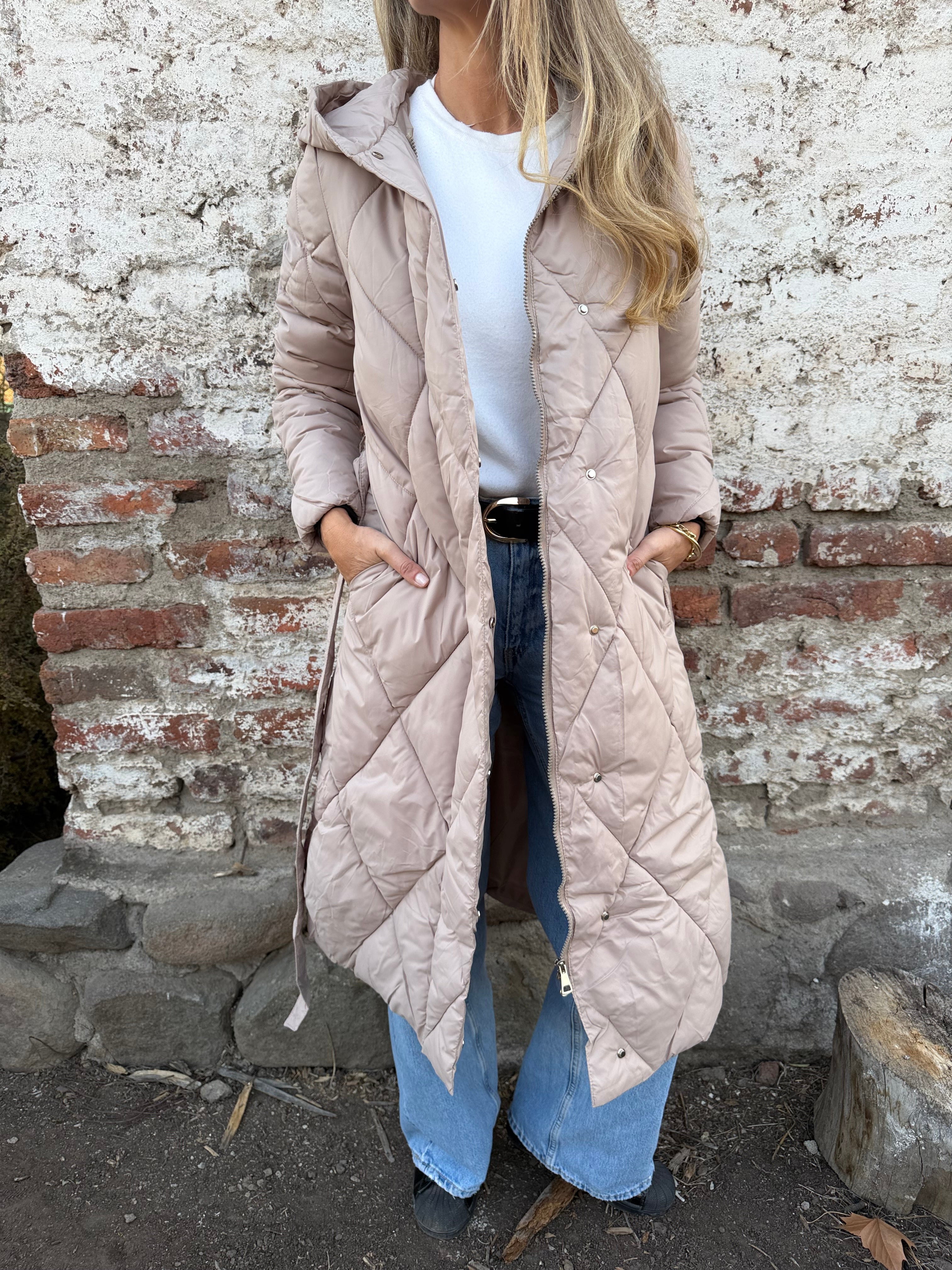 Parca larga acolchada beige claro