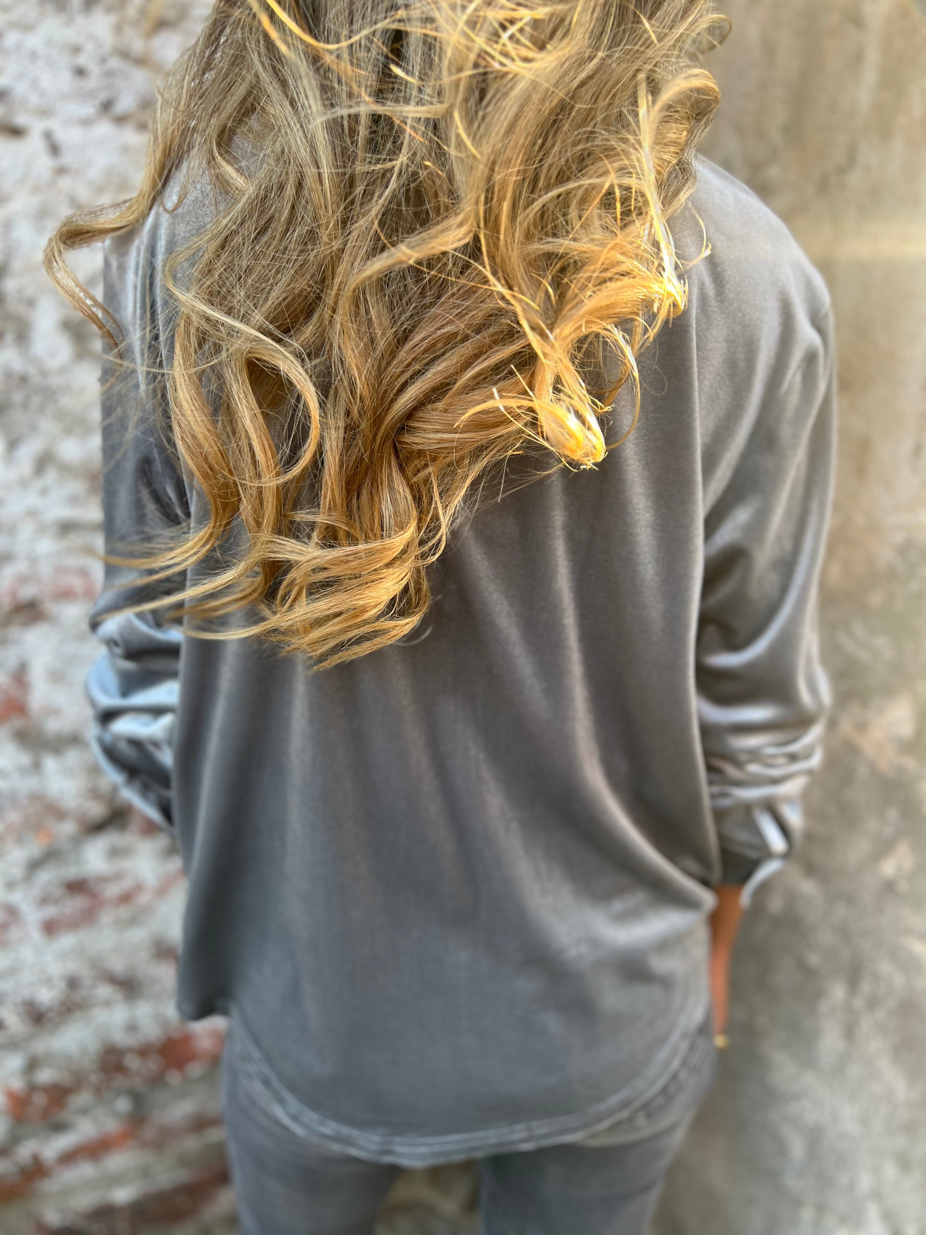 Blusa terciopelo gris acero
