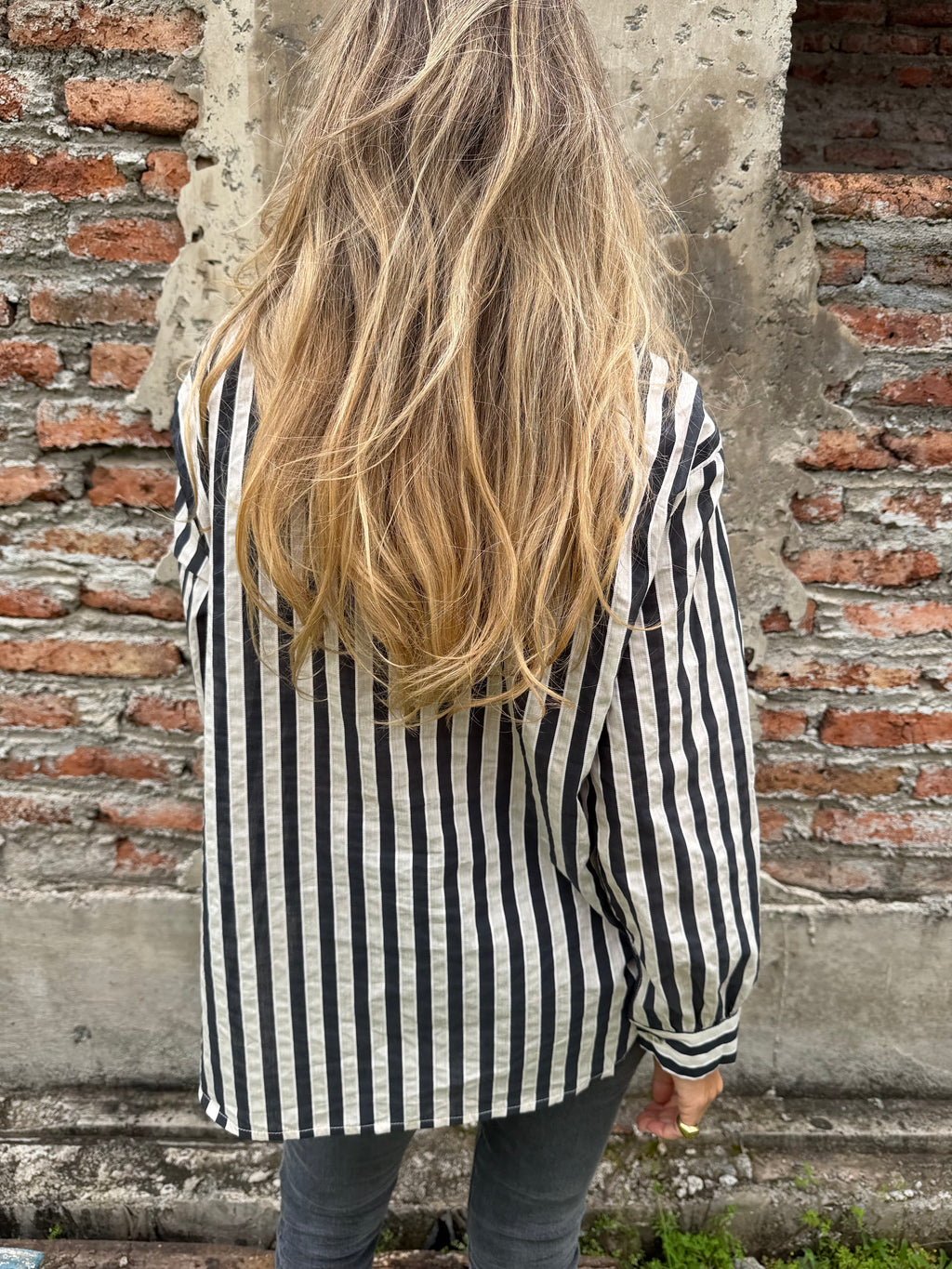 Blusa rayada rosetón negra