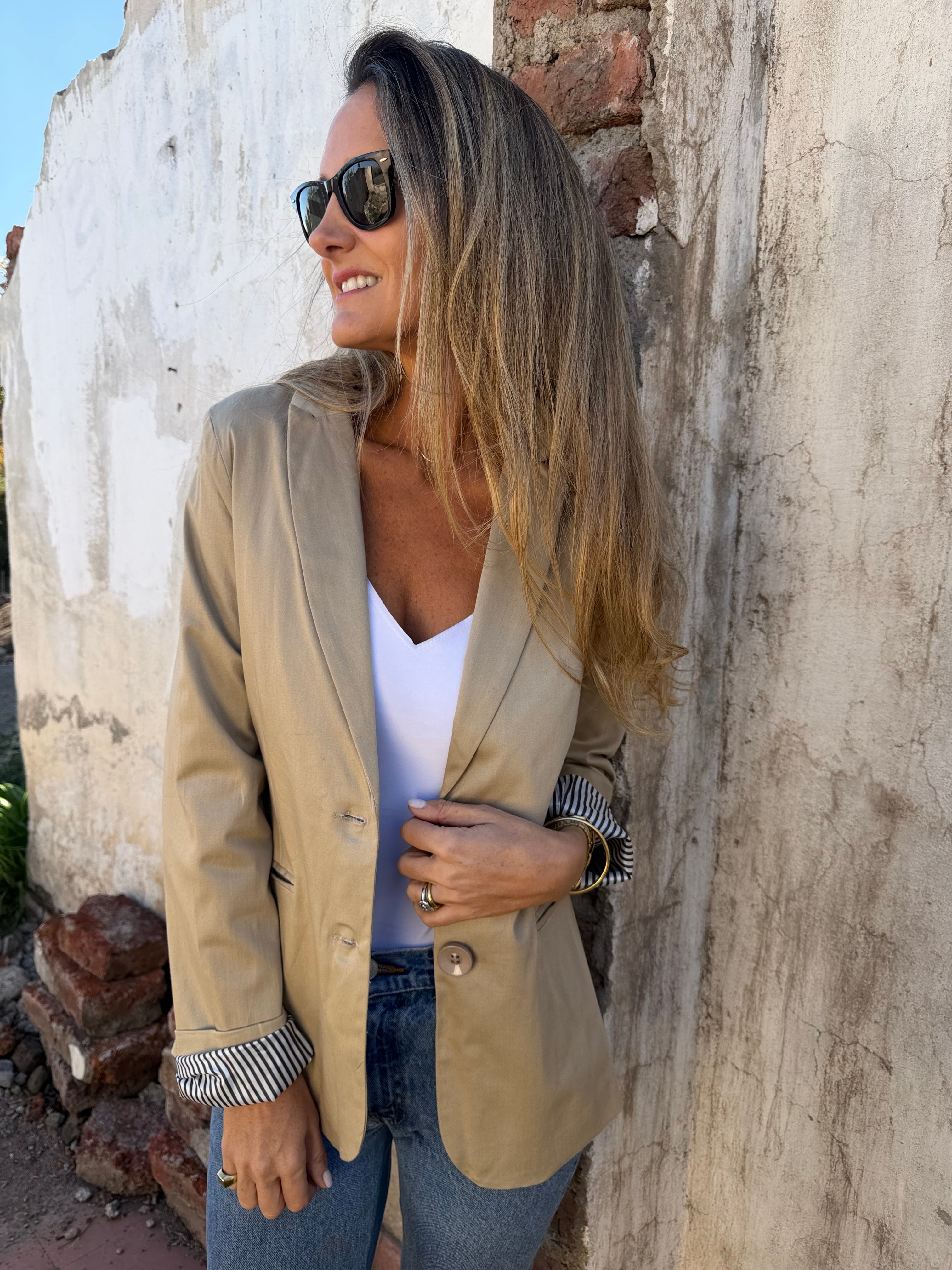 New blazer gabardina delgada con doblez rayado beige