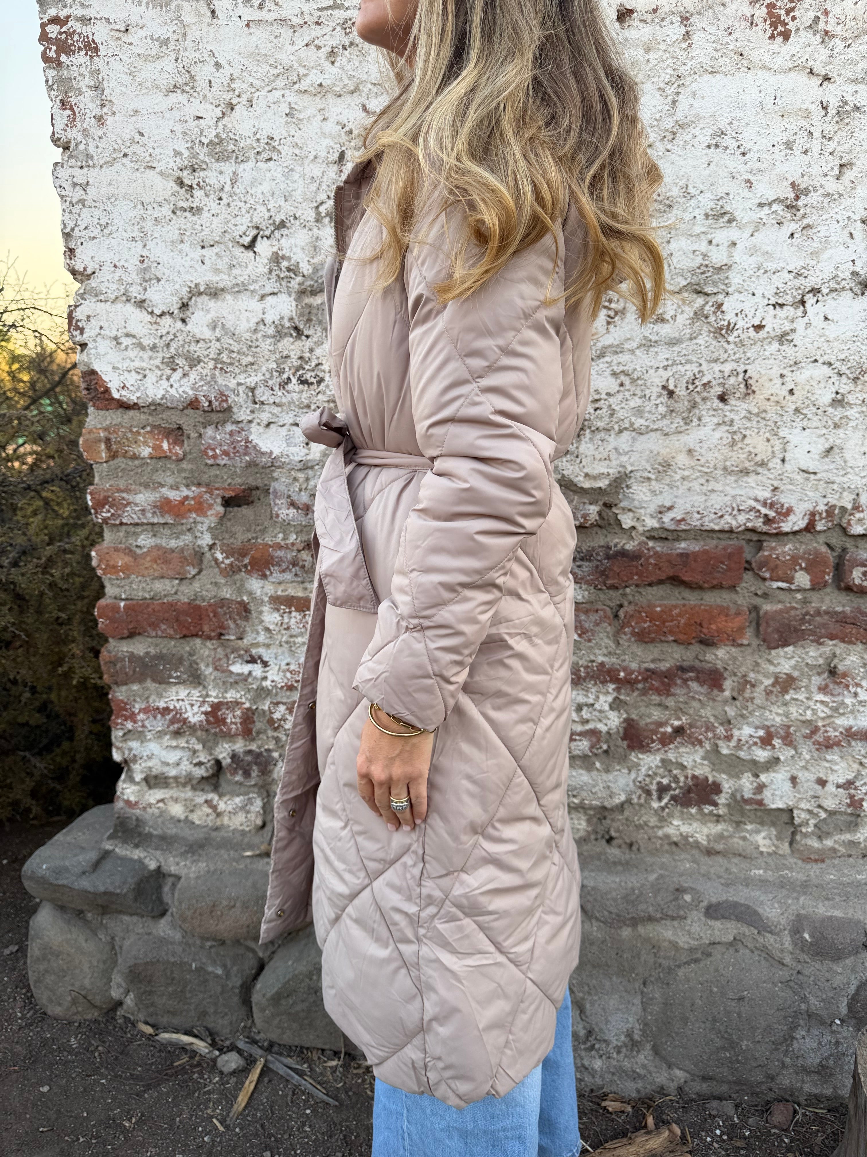 Parca larga acolchada beige claro