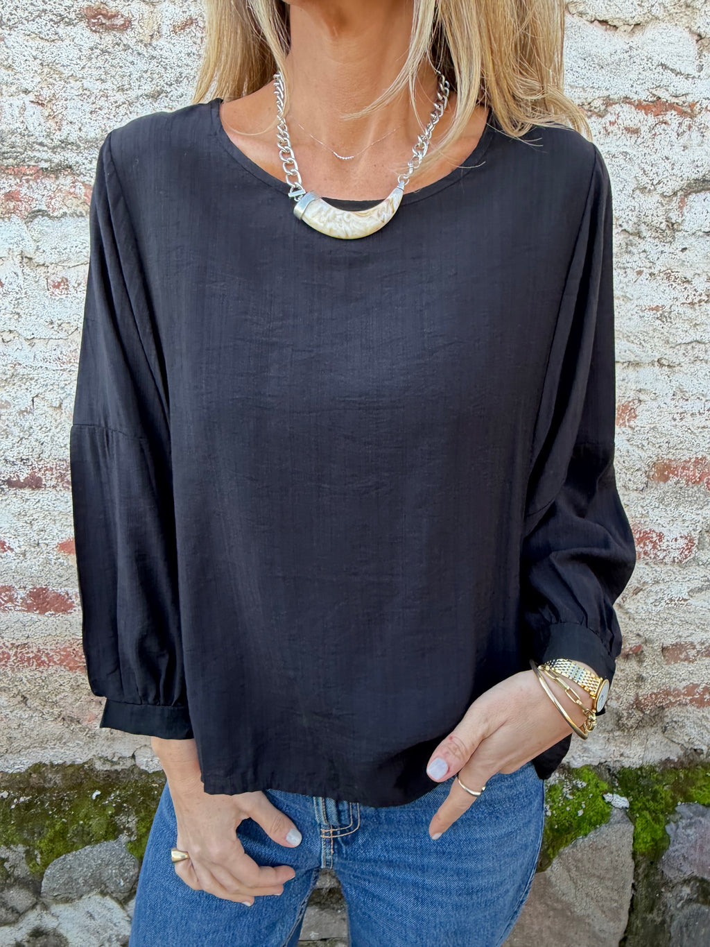 Blusa rayón manguitas globo negra
