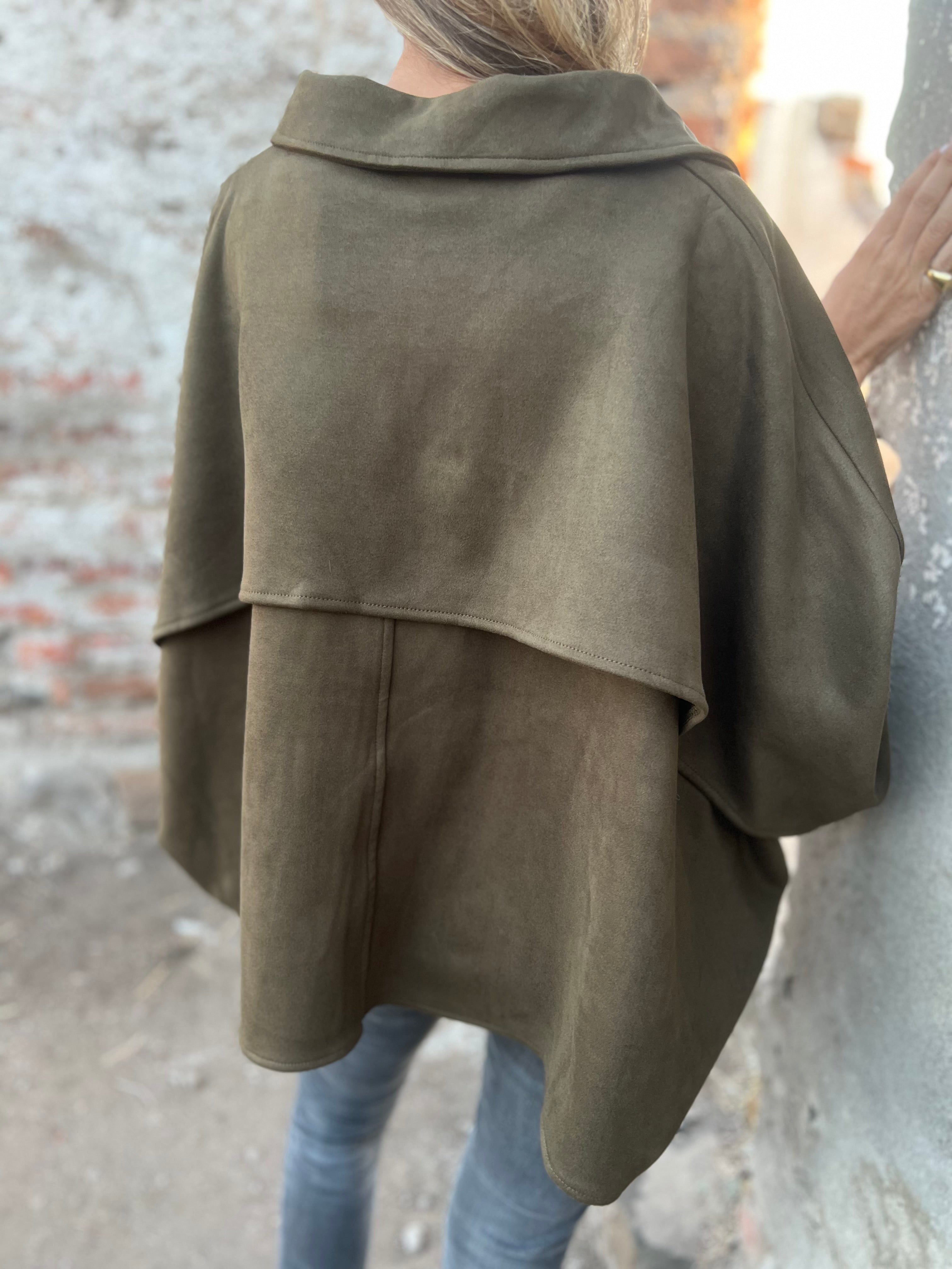Capa botones gamuza verde musgo