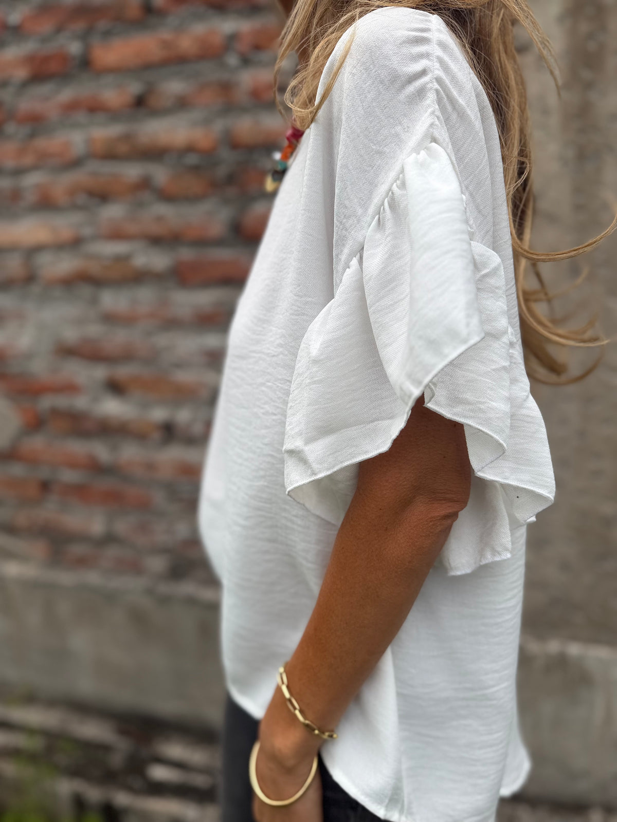 Blusa cuello subido volados blanca