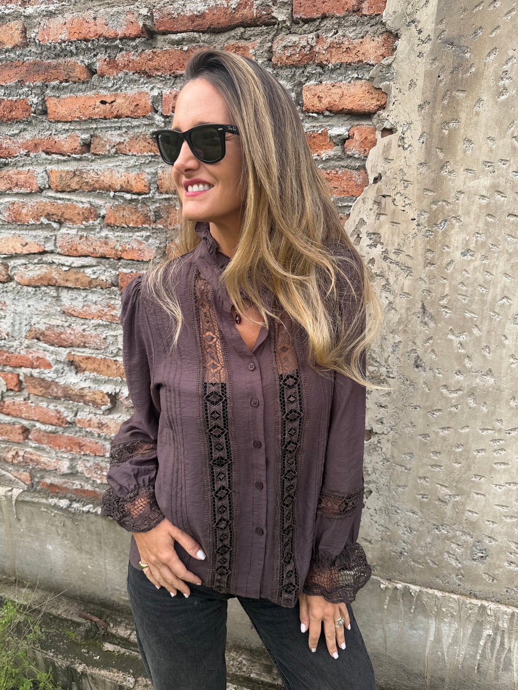 Blusa macramé central café