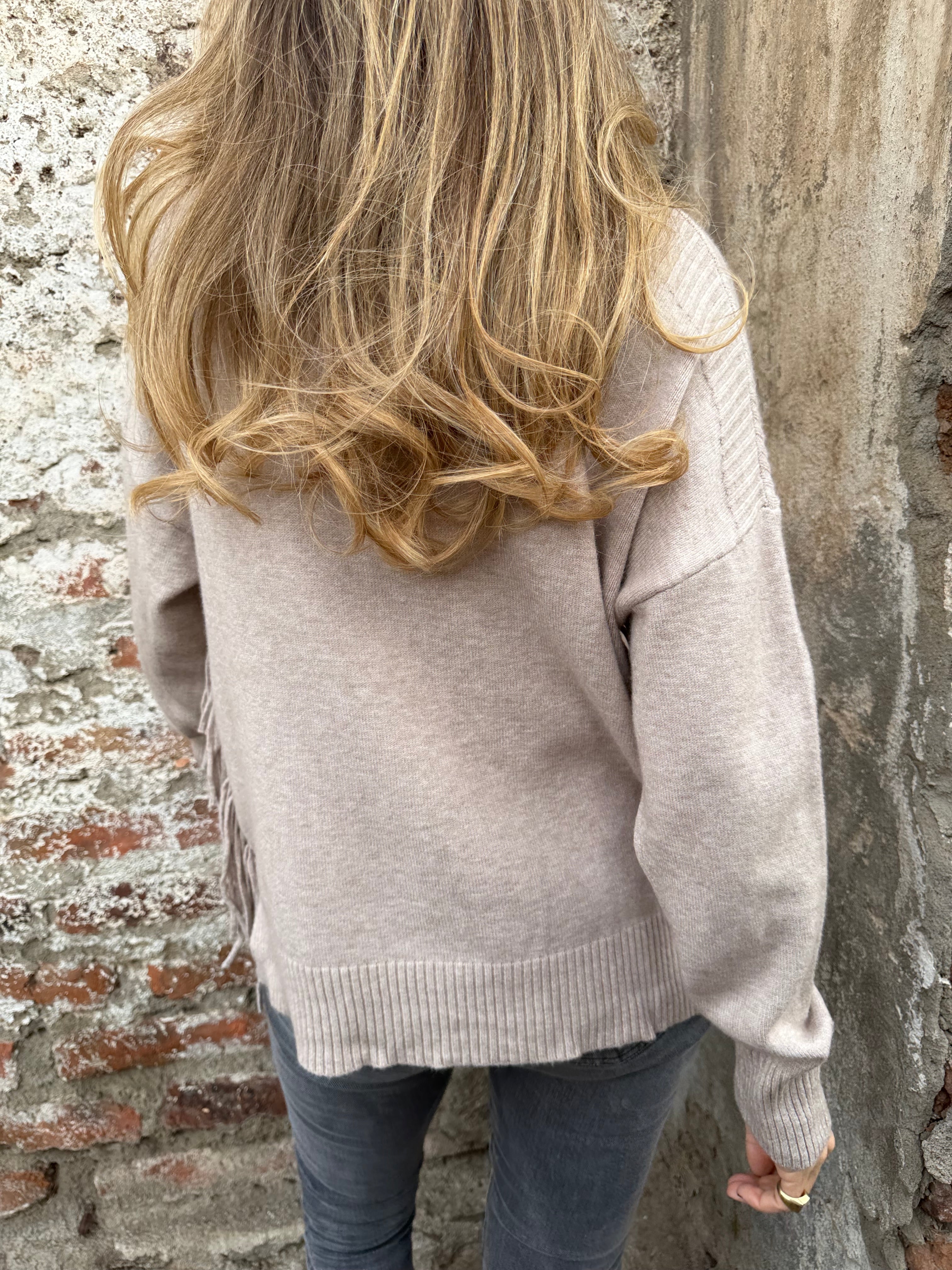 Cuello alto tiritas laterales beige