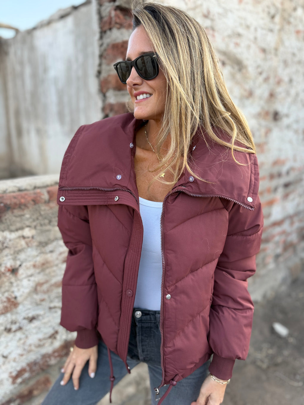 Parca puffa premium cuello removible burdeo