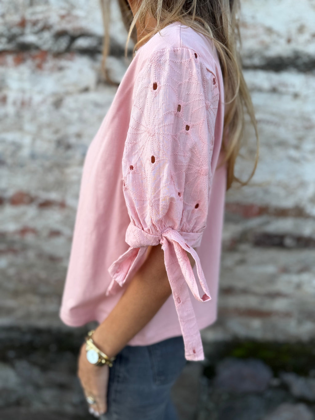 Polera mangas broderie amarras rosada