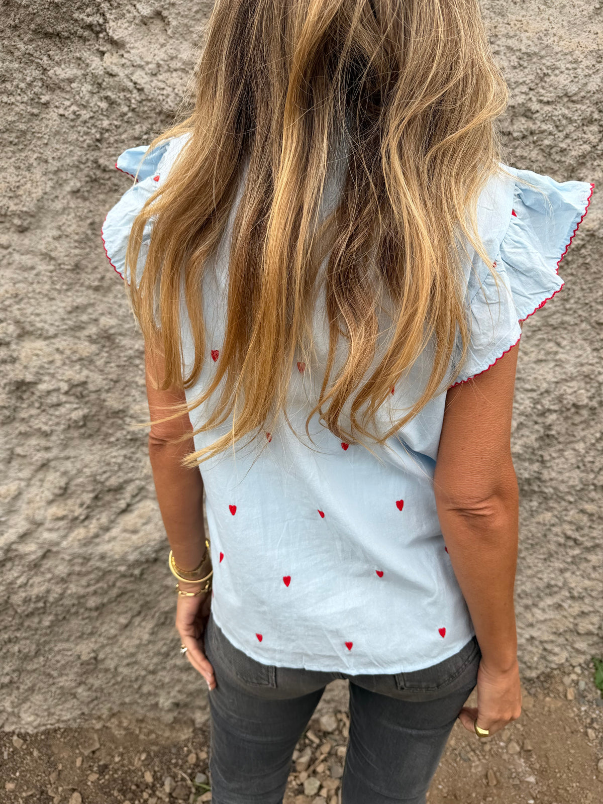 Blusa corazones bordados y vuelitos celeste