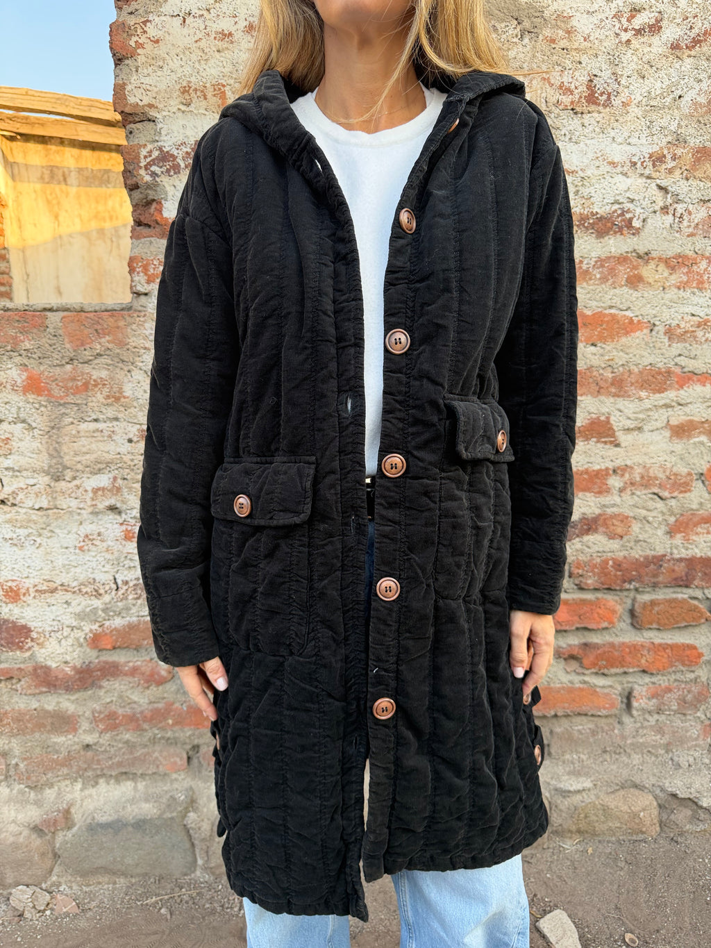 New abrigo acolchado gorro cotelé negro