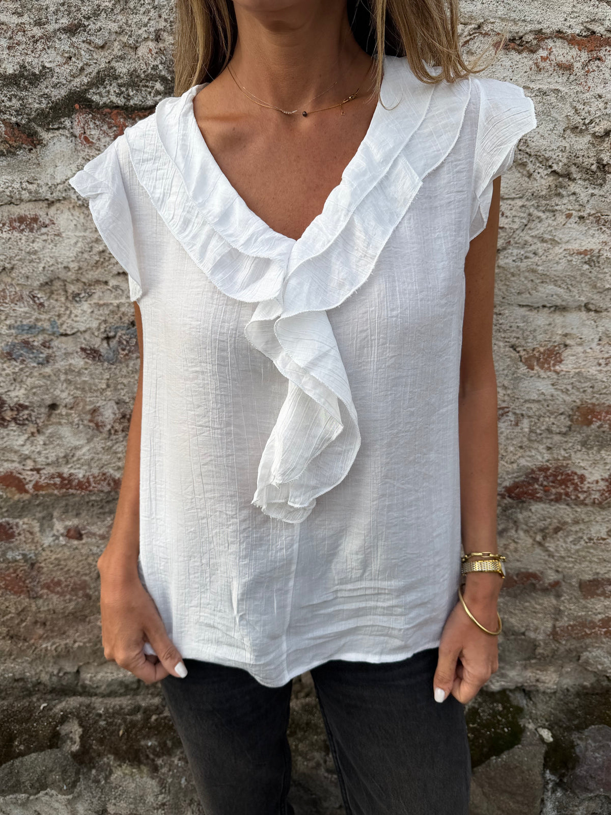 Blusa vuelitos escote central blanca