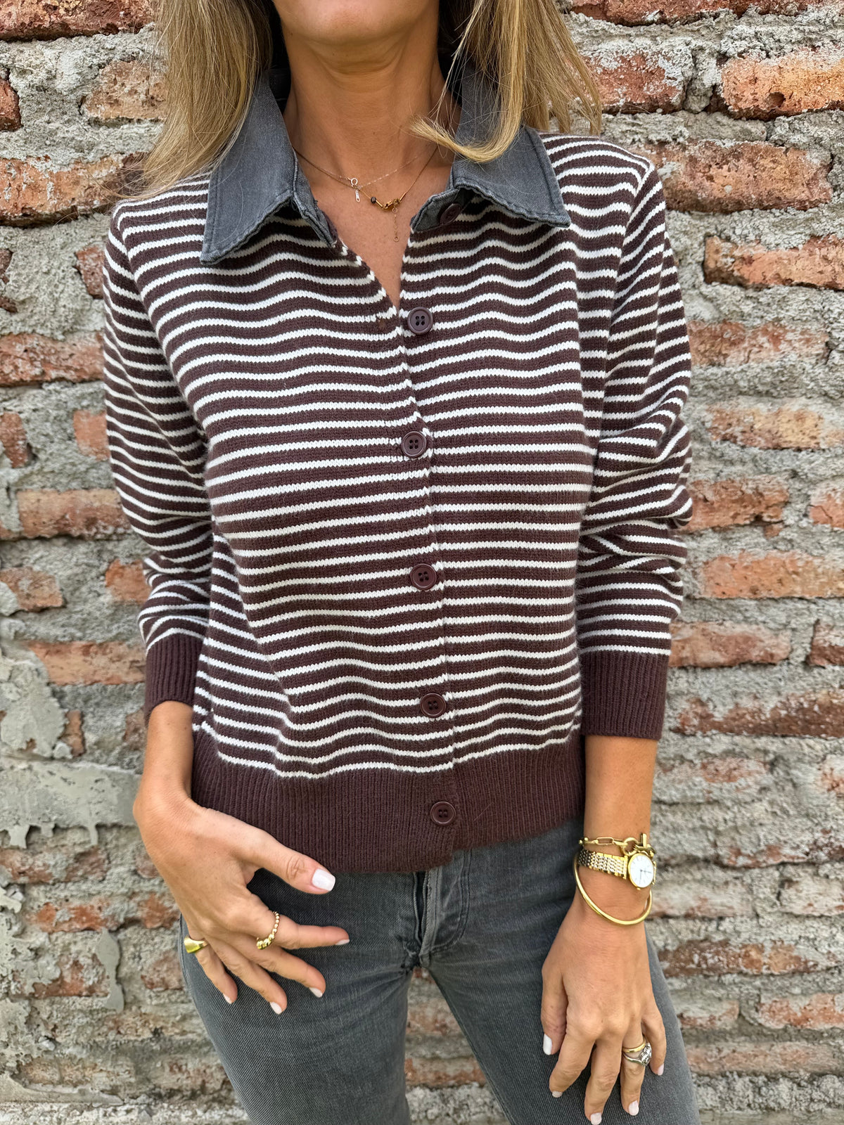 Chaleco líneas camisero cuello bluejean café