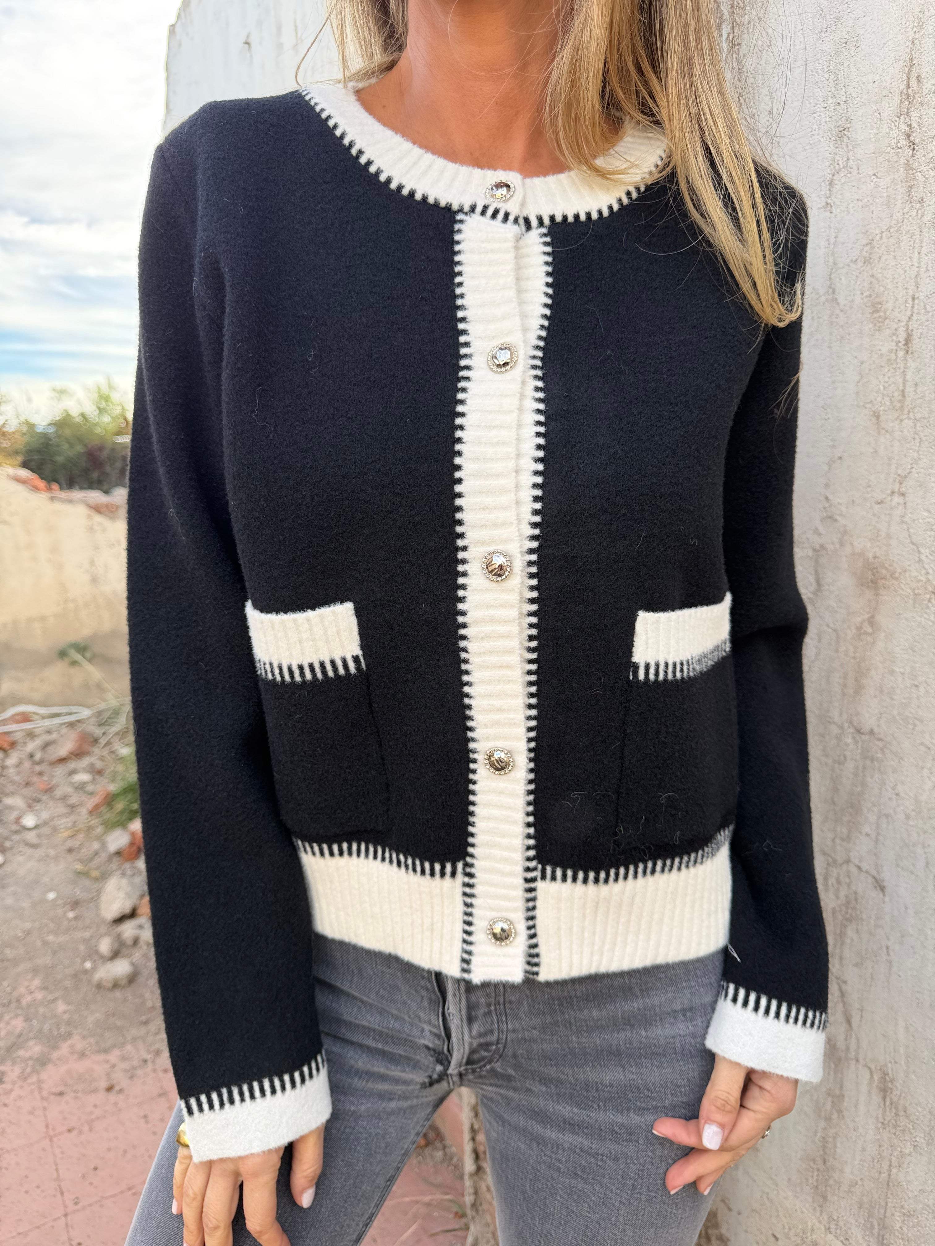 Chaquetita inglesa negra