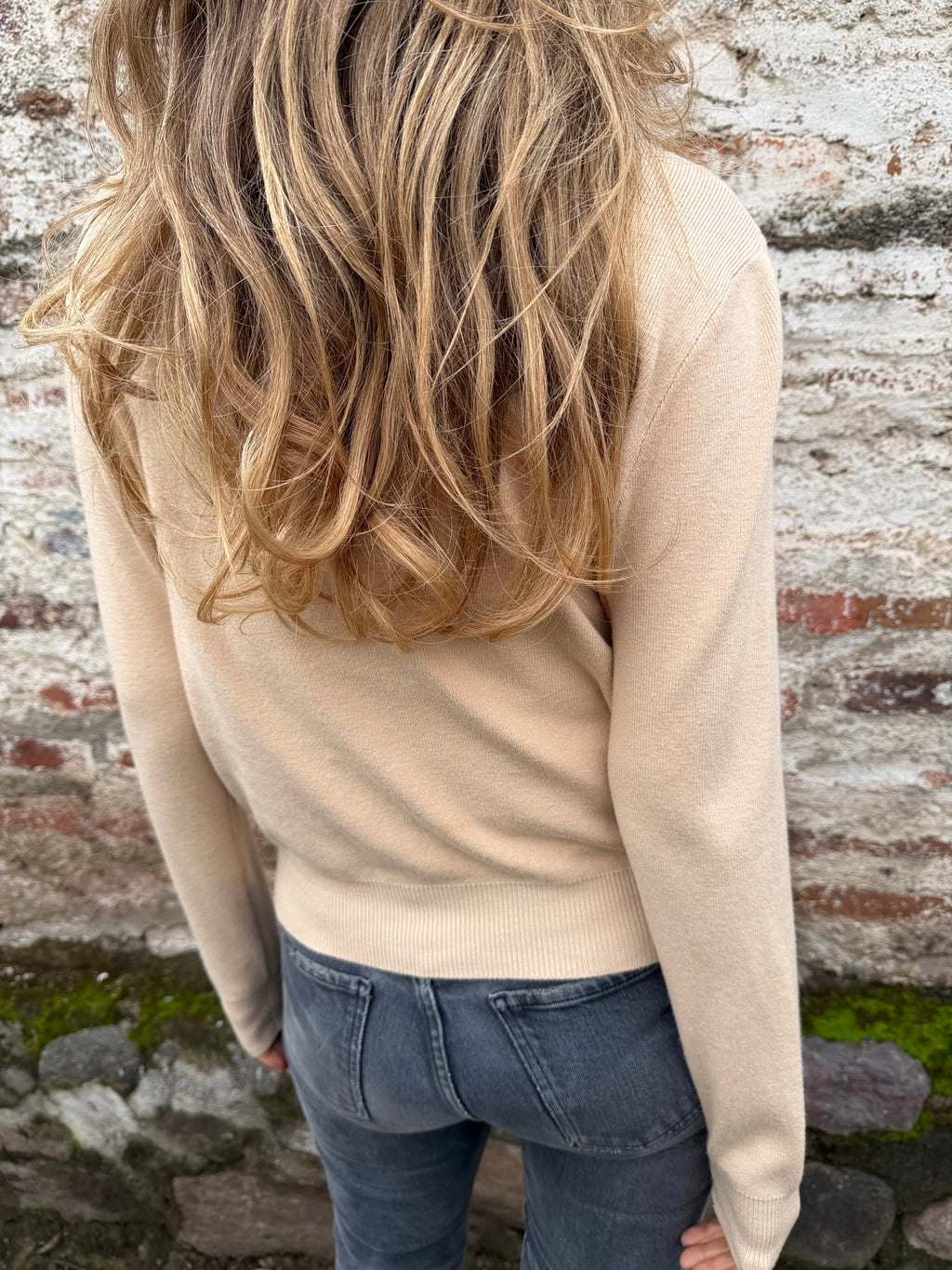 Chaleco botones dorados beige