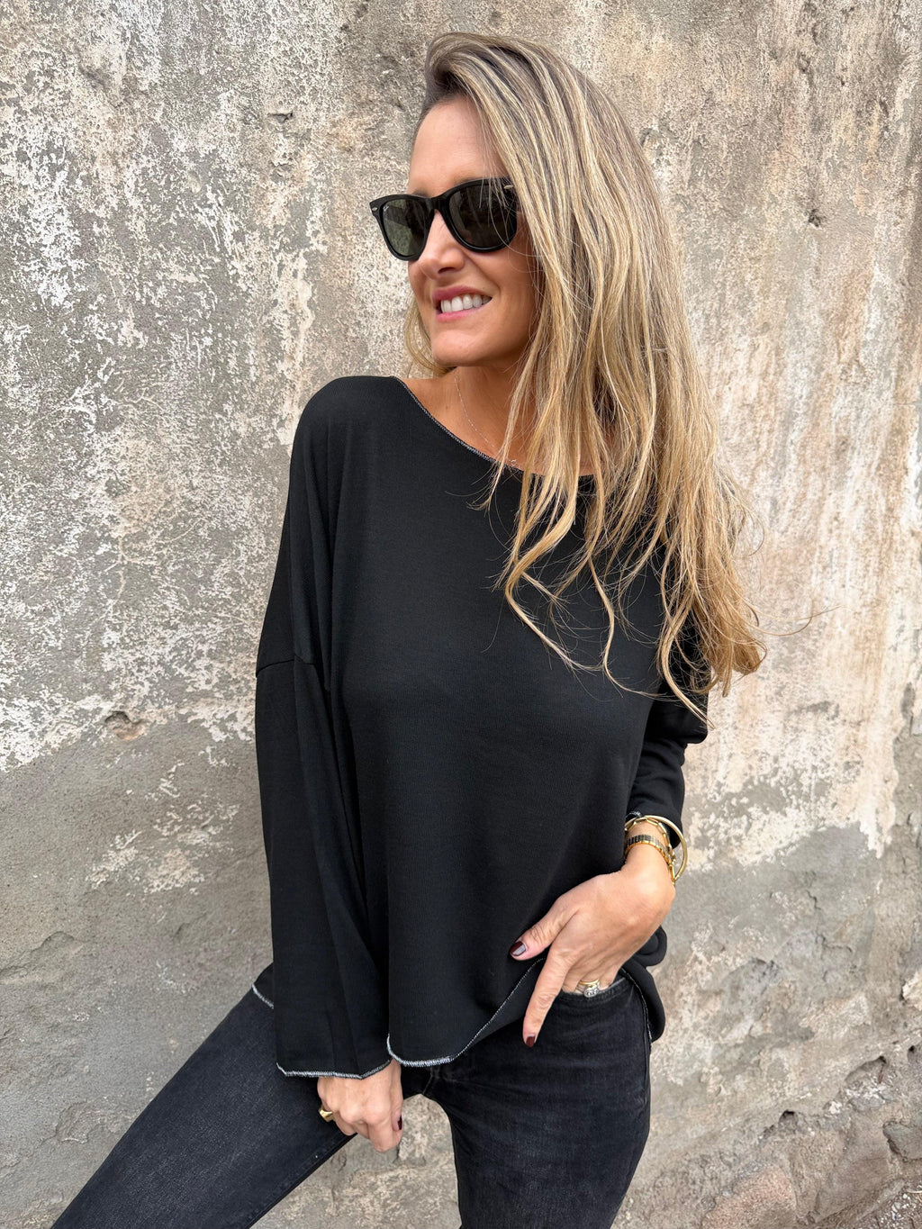 Maxxi polera lanilla bordes plateados negra