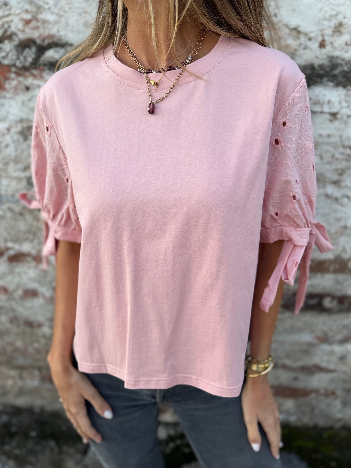 Polera mangas broderie amarras rosada