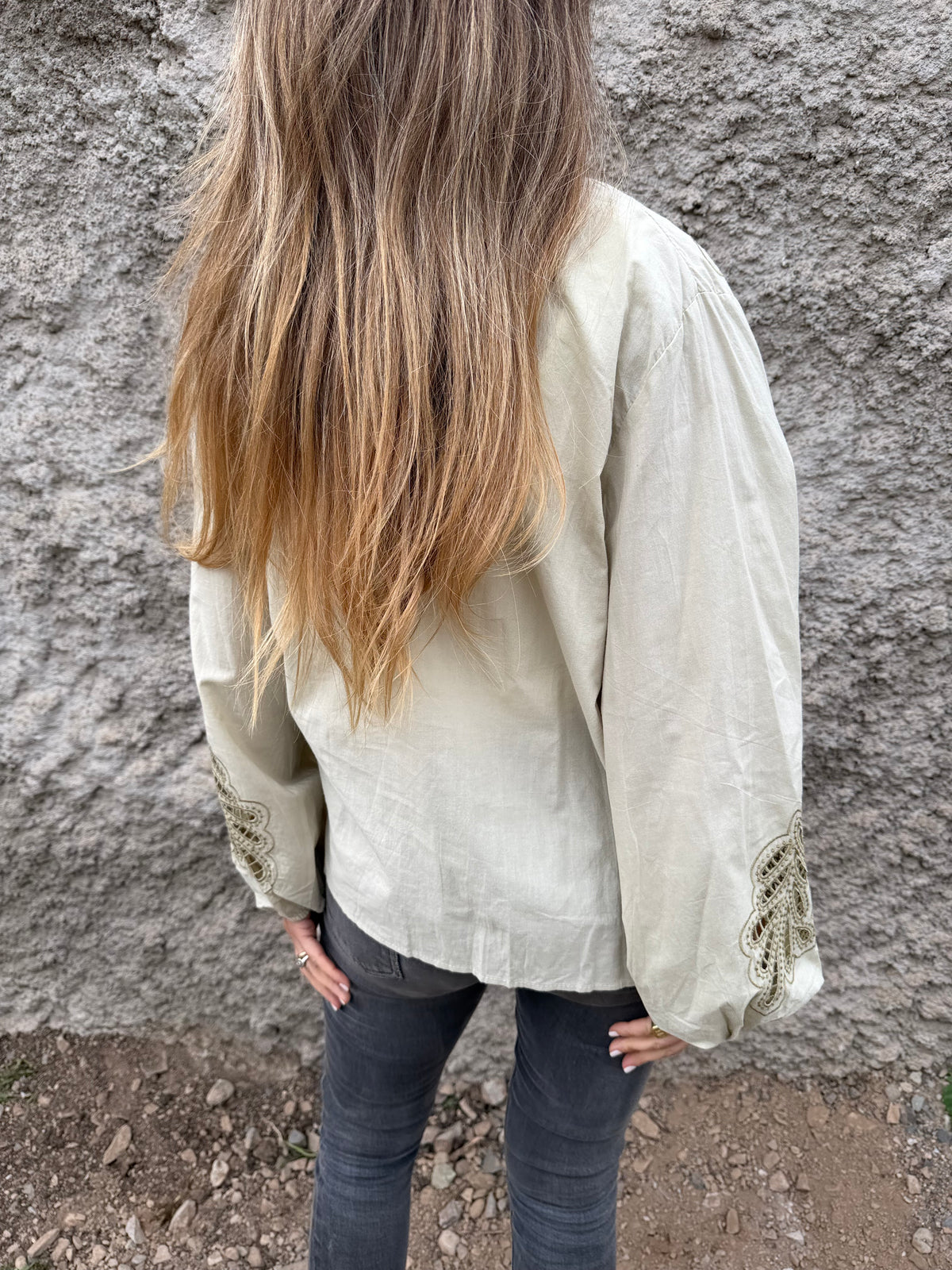 Blusa botoncitos coqueta broderie verde claro
