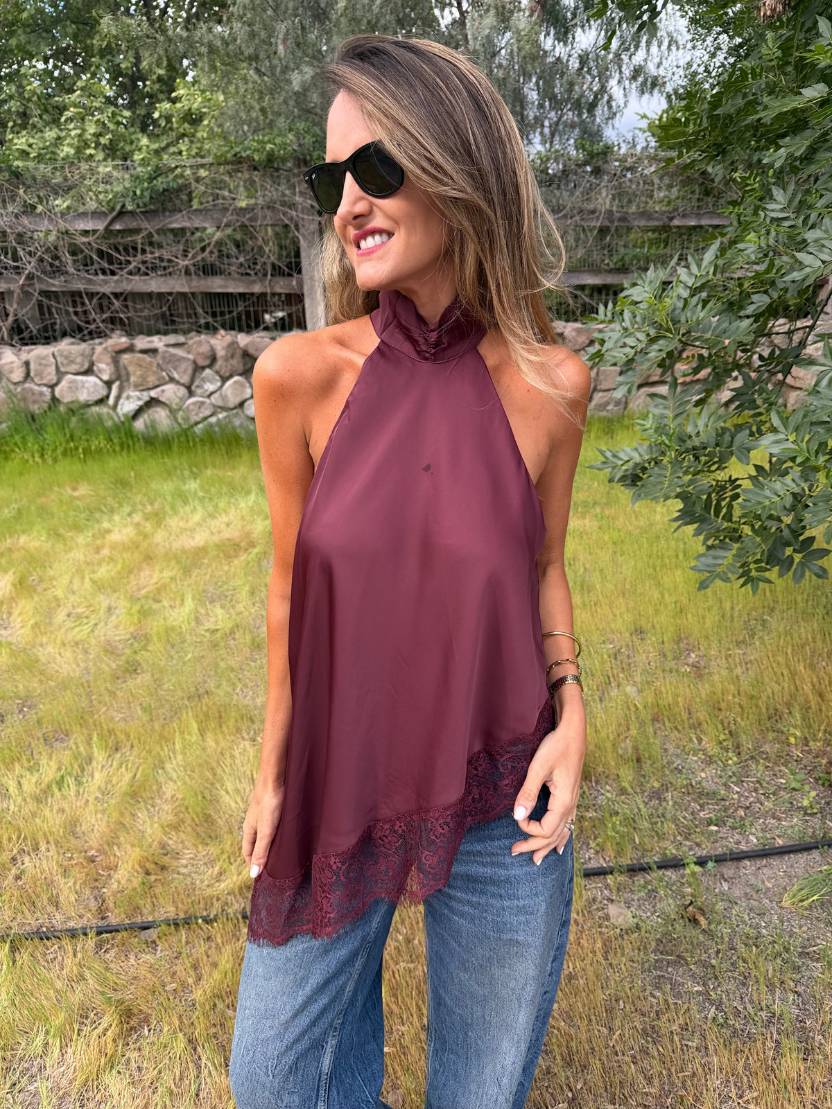 Blusa raso encaje burdeo