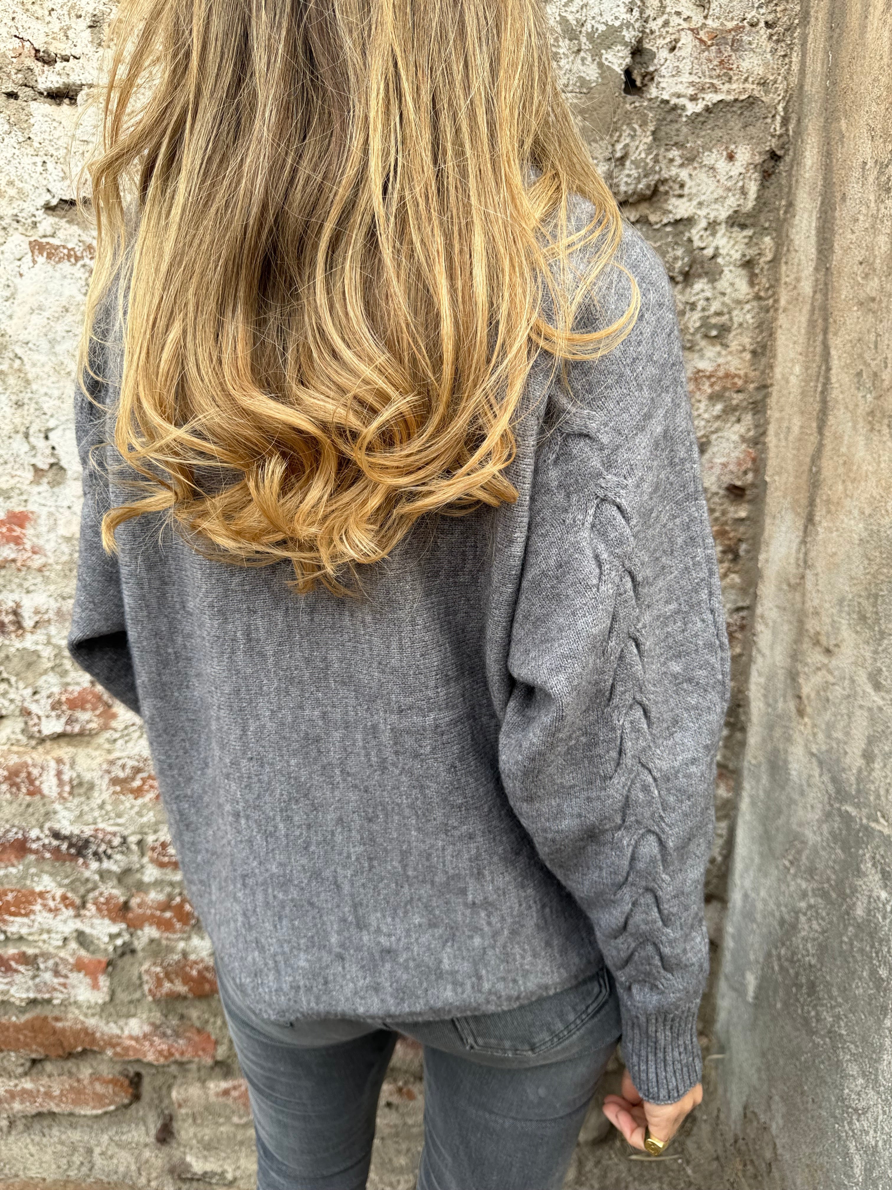 Chaleco trenzado horizontal gris