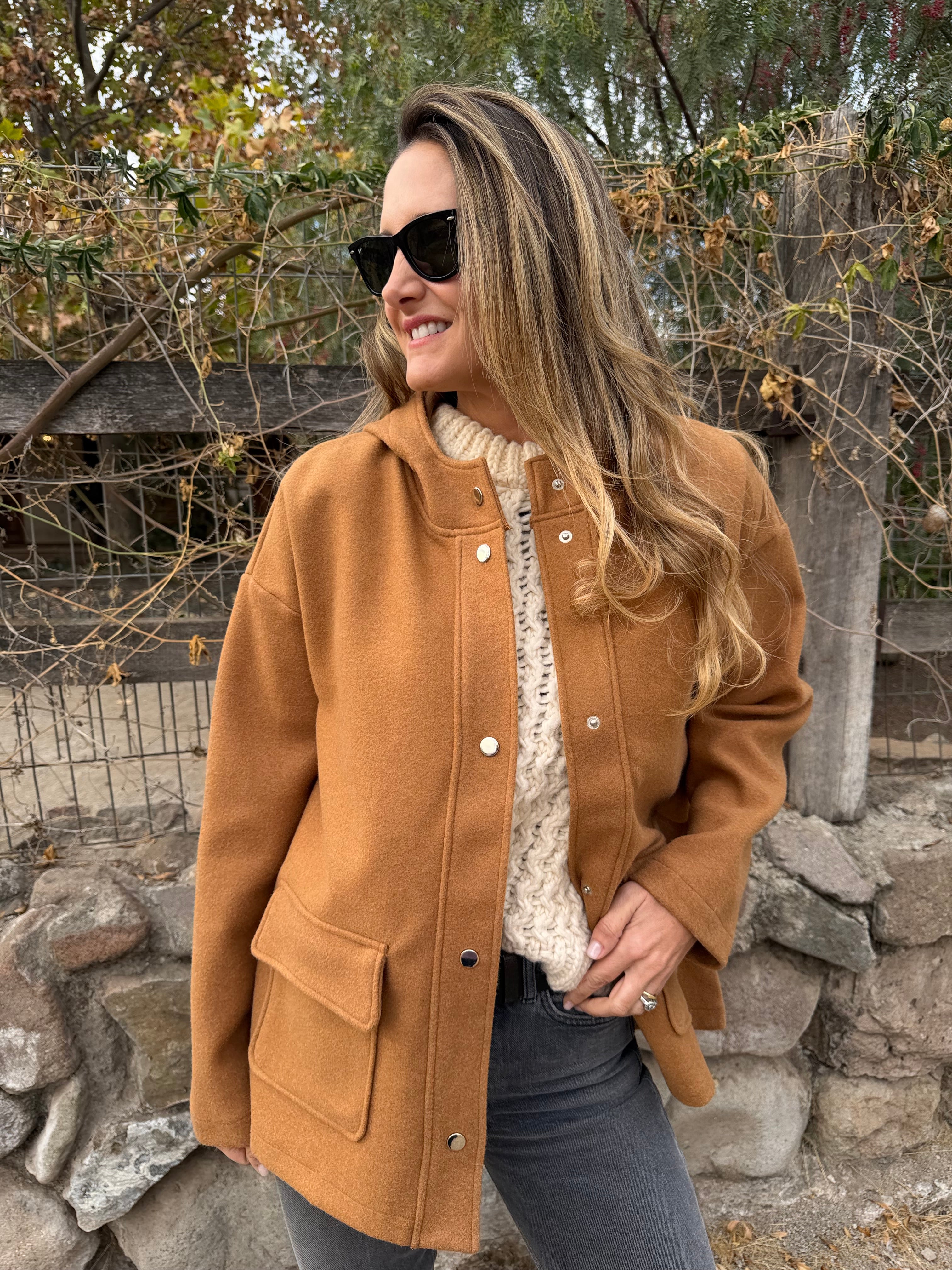 Chaqueta simple paño bolsillos camel
