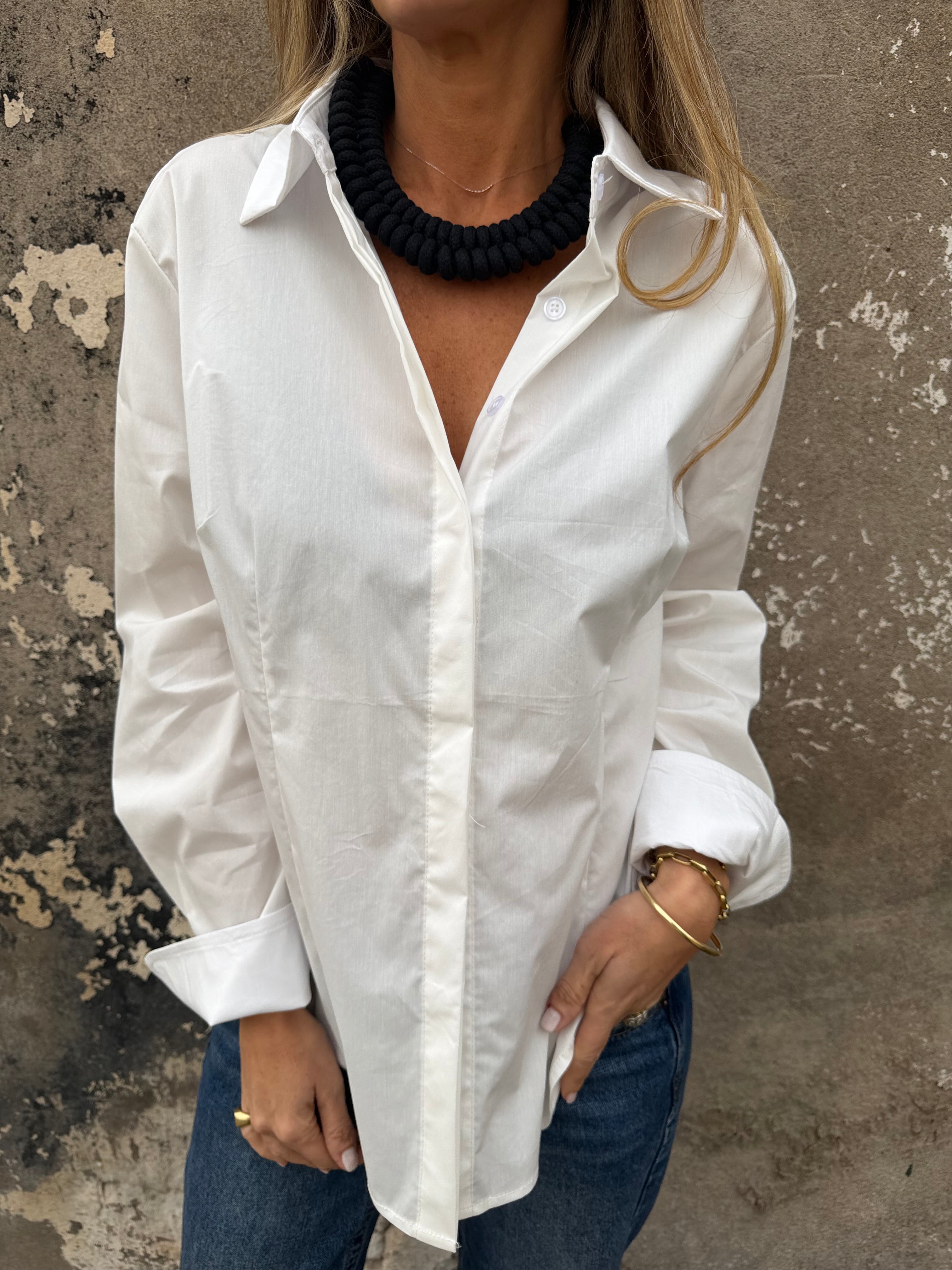 Blusa sastre botones escondidos blanca