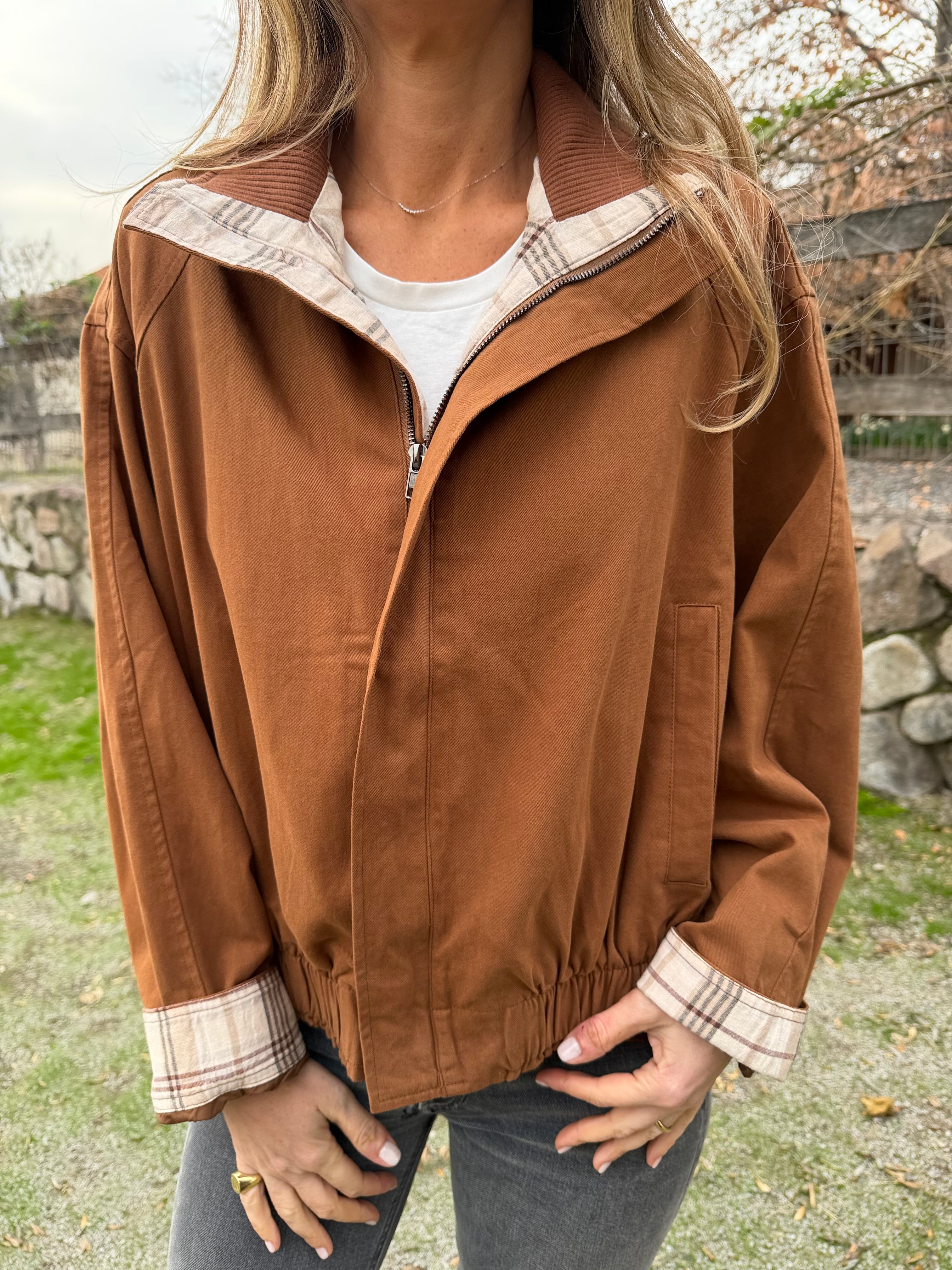 Bomber gabardina detalle escocés terracota
