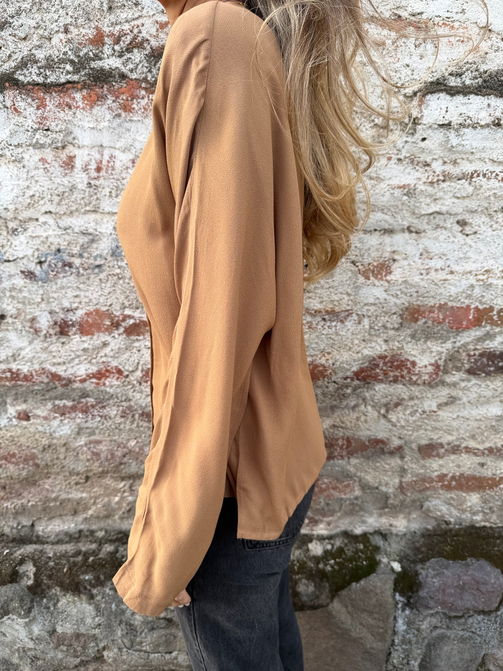 Blusa abotonada camel