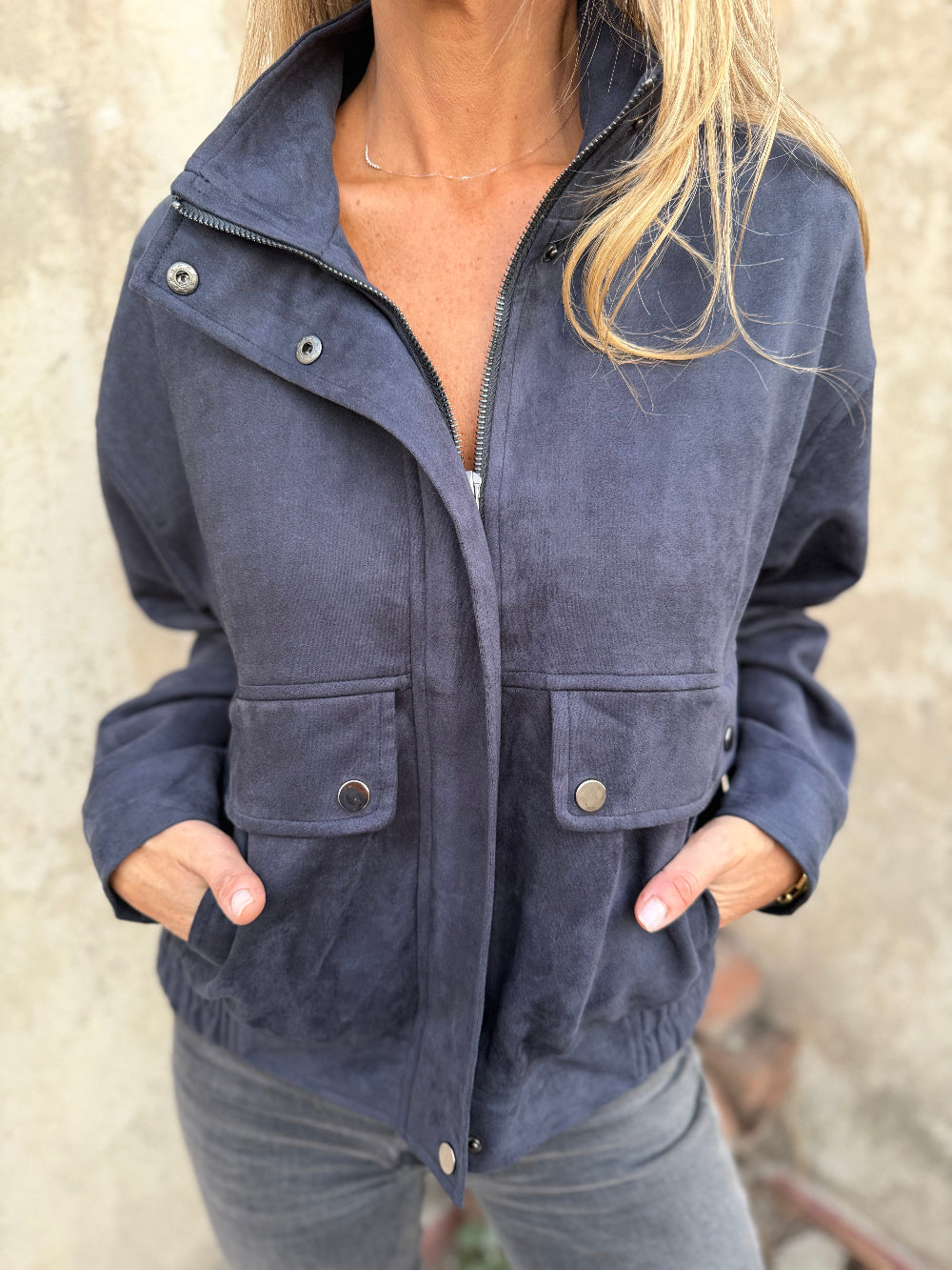 Chaqueta suede bolsillo grande azul piedra