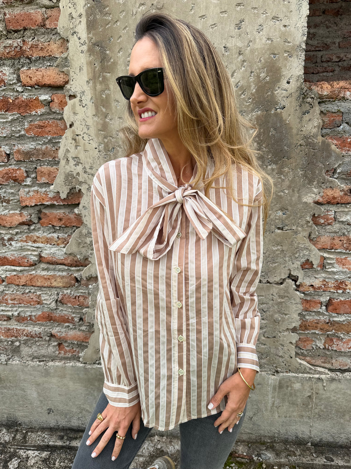 Blusa rayada rosetón beige