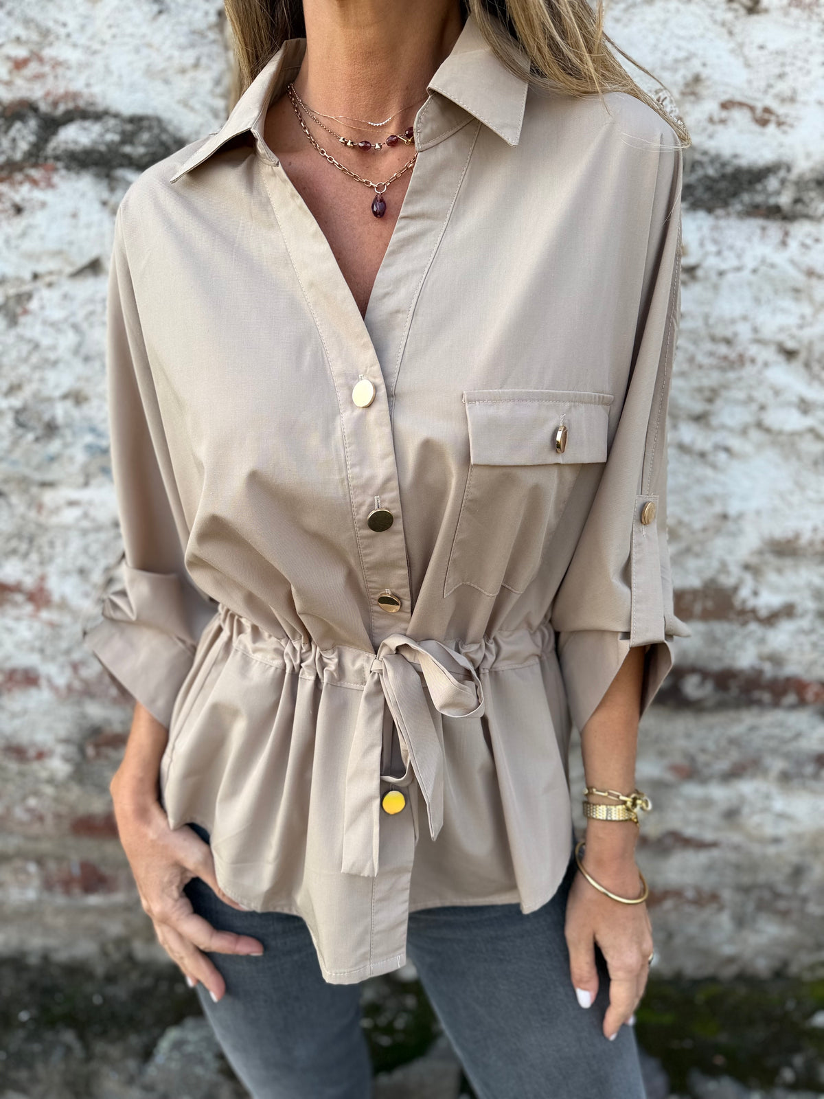 Blusa ajustable cintura beige