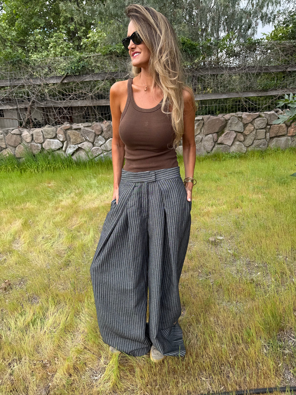 Pantalón sastre líneas gris acero