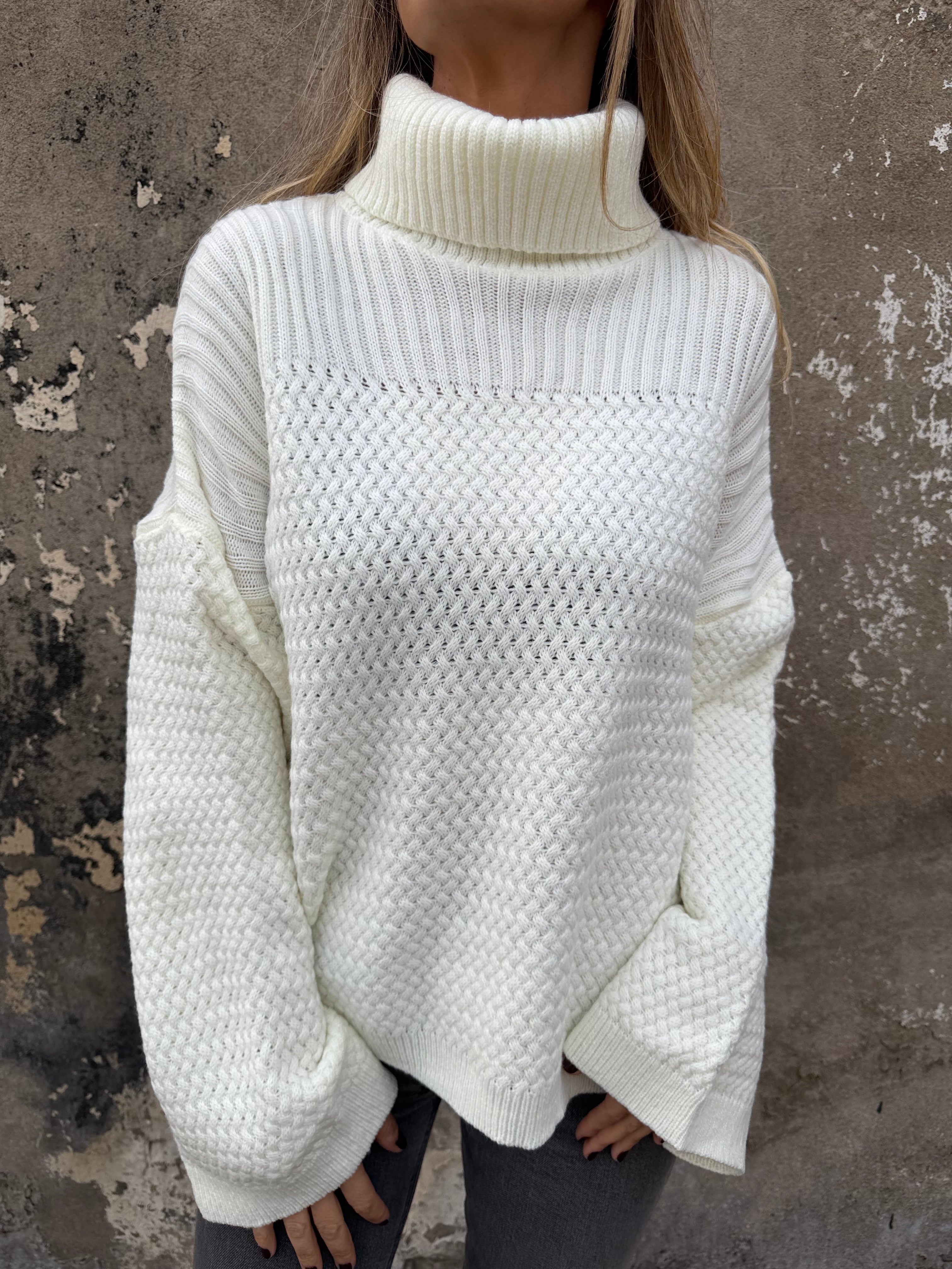 Cuello alto punto arroz blanco