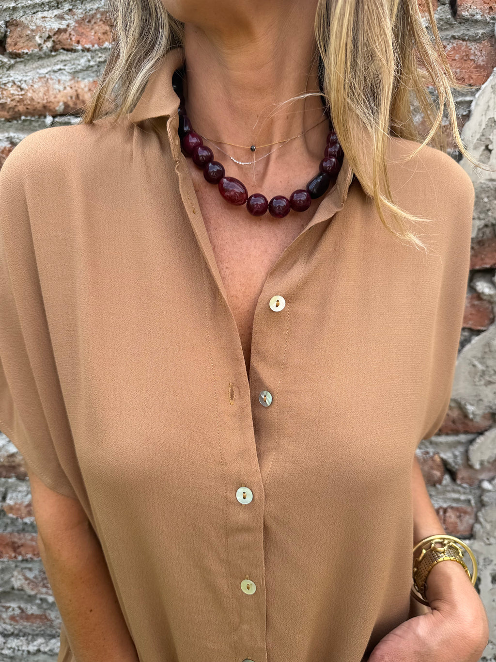 Collar borlas burdeo