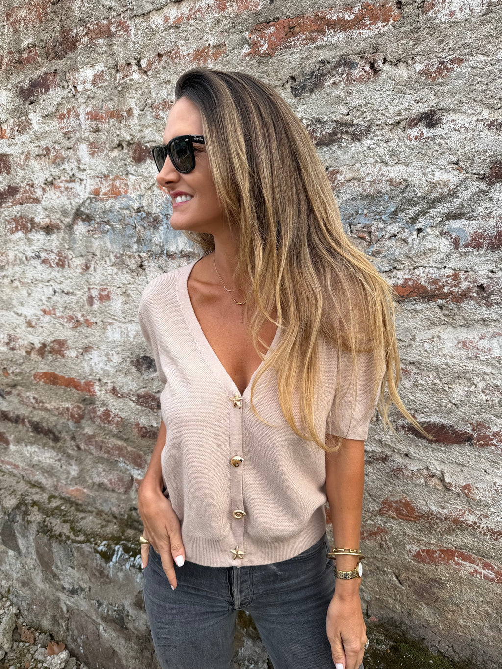 Polera/ Chaleco botones dorados beige
