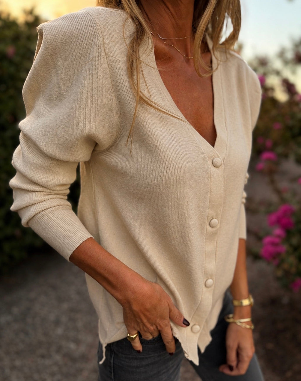 Chaleco coqueto botoncito beige
