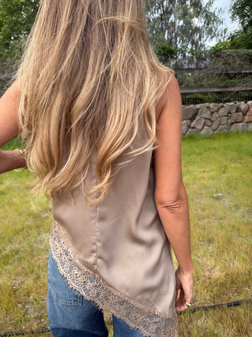 Blusa raso encaje beige
