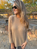 Chaleco brillos sutiles calado camel