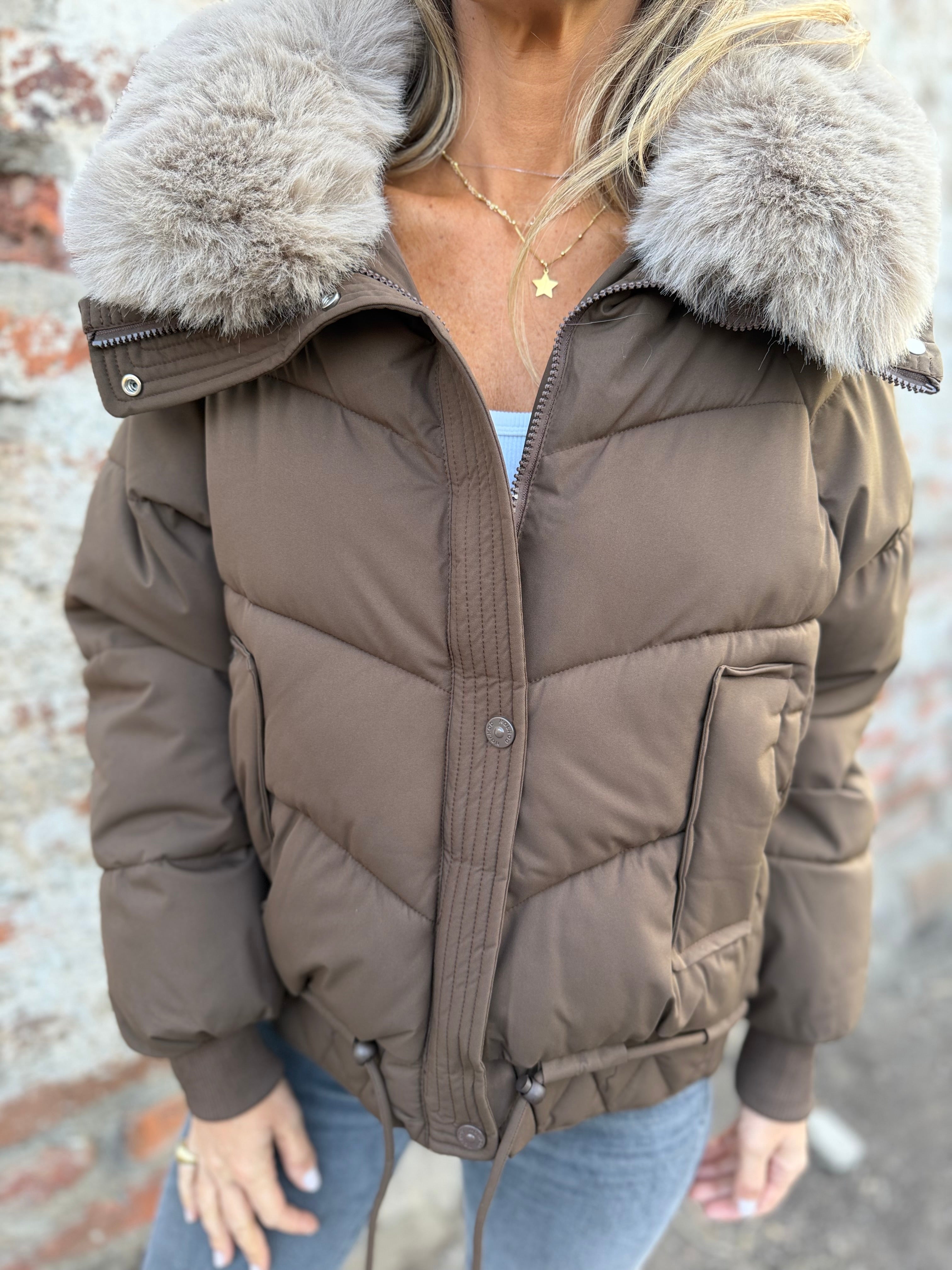 Parca puffa premium cuello removible café