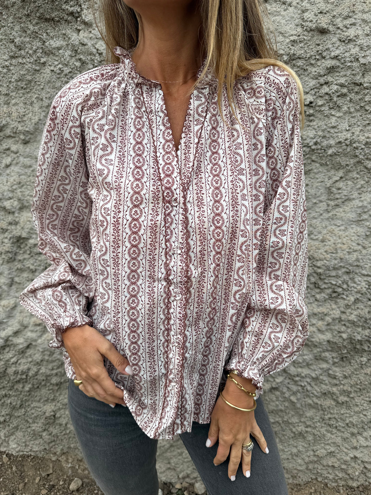 Blusa diseños y manga globo granate