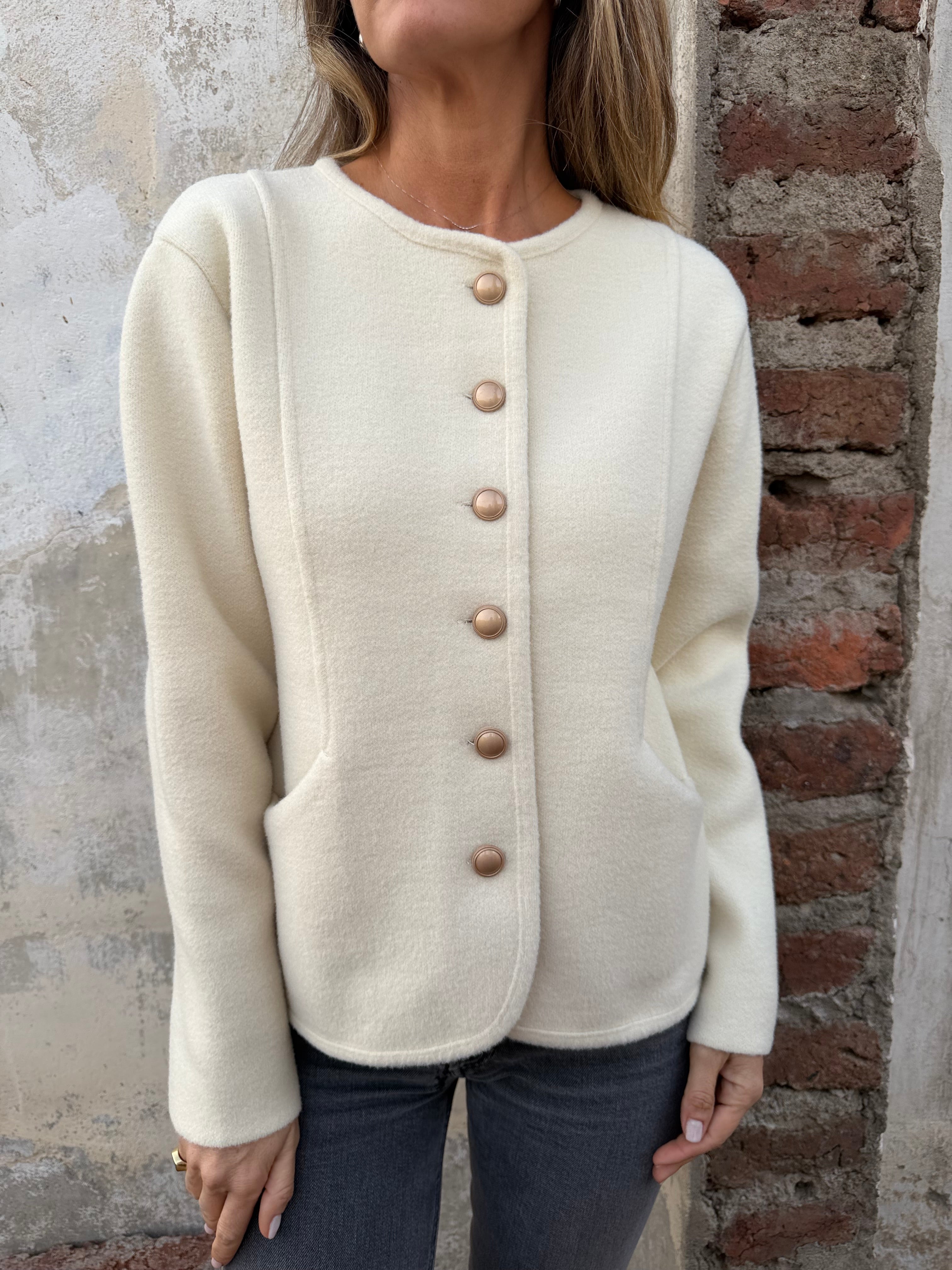 Chaqueta paño botones dorados blanca