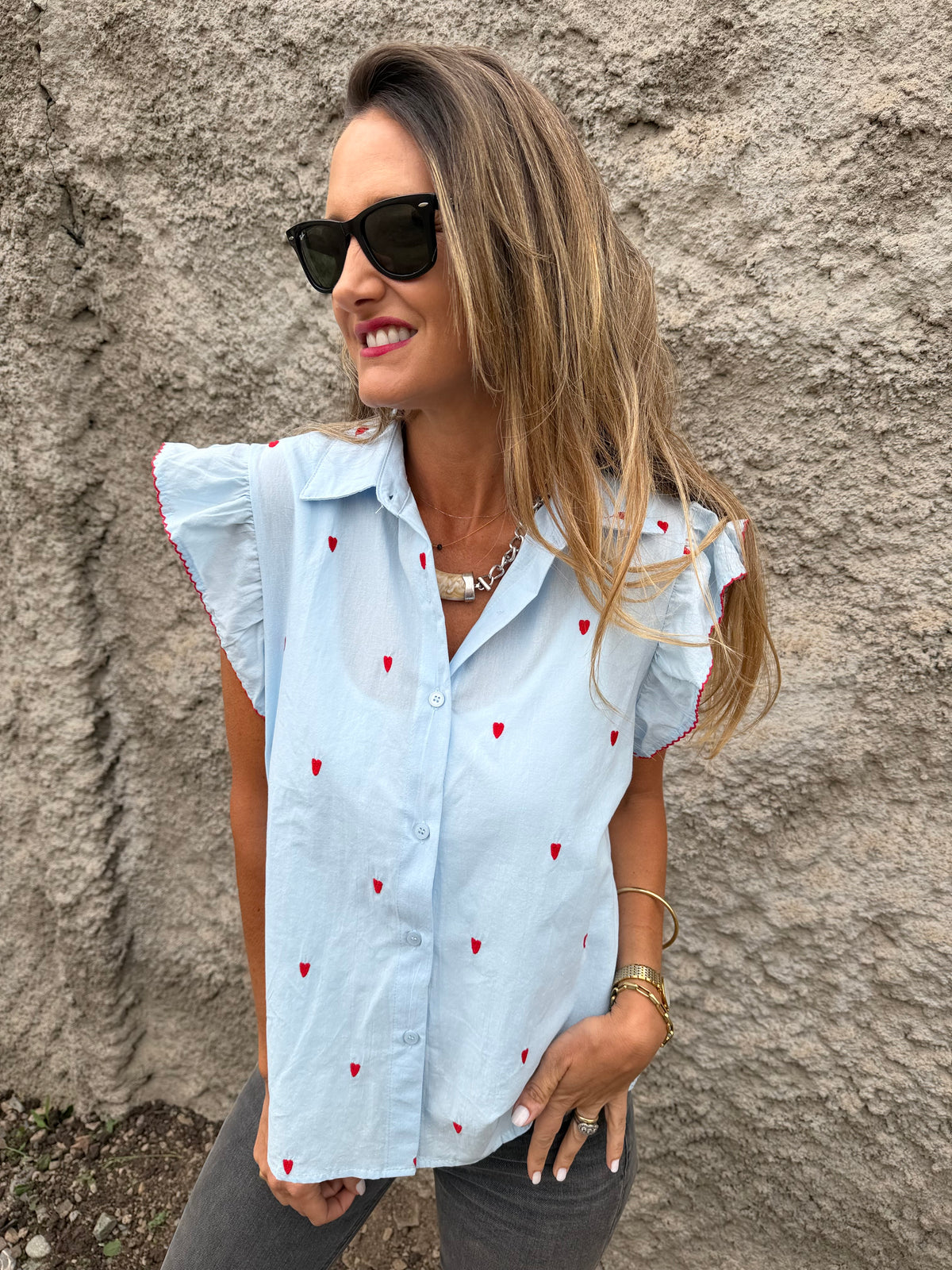 Blusa corazones bordados y vuelitos celeste