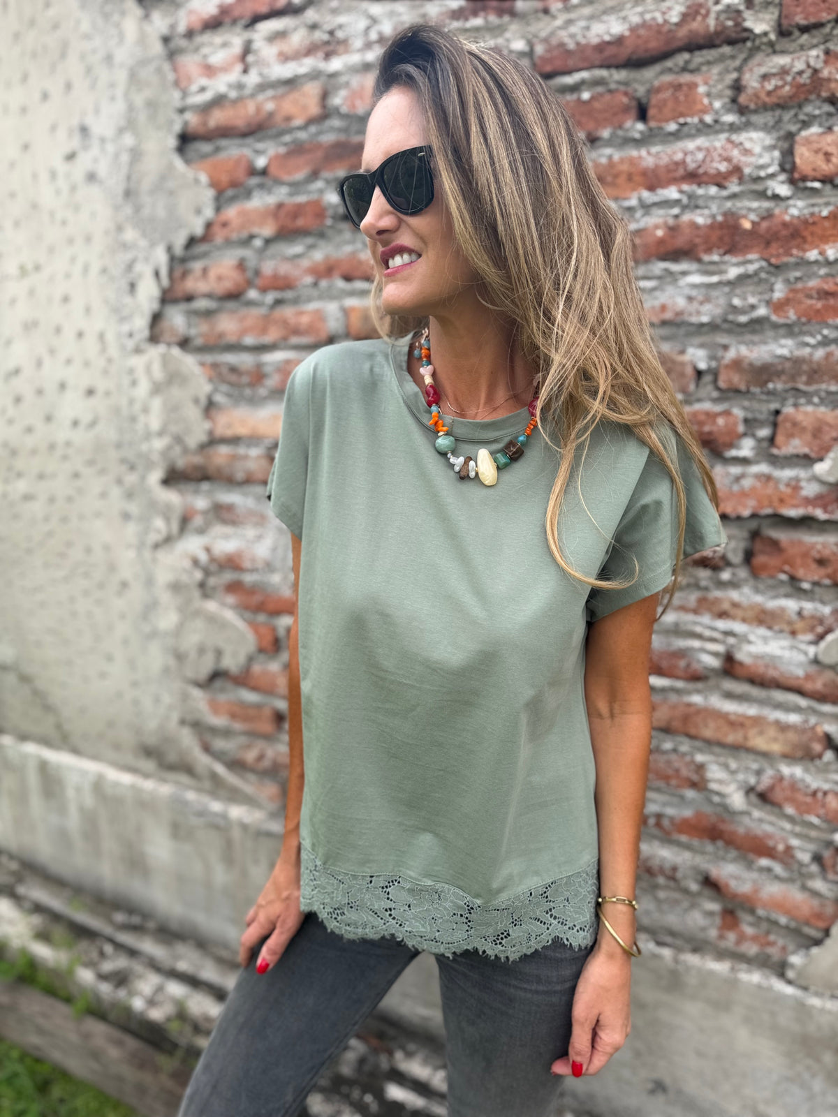 Polera básica algodón encaje inferior verde musgo