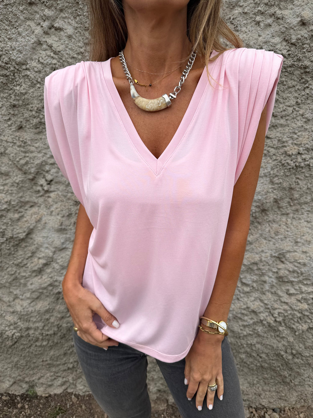 Polera hombreras plisadas rosada