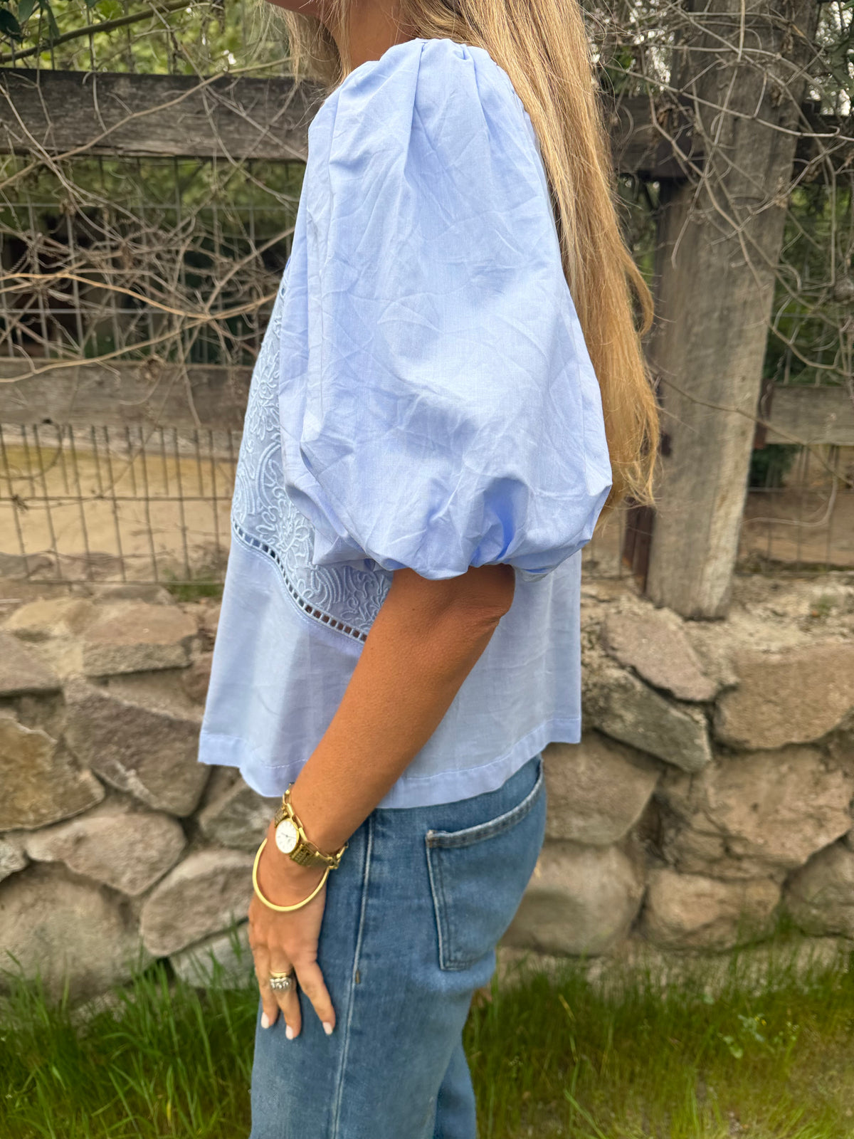 New blusa mangas abullonadas celeste