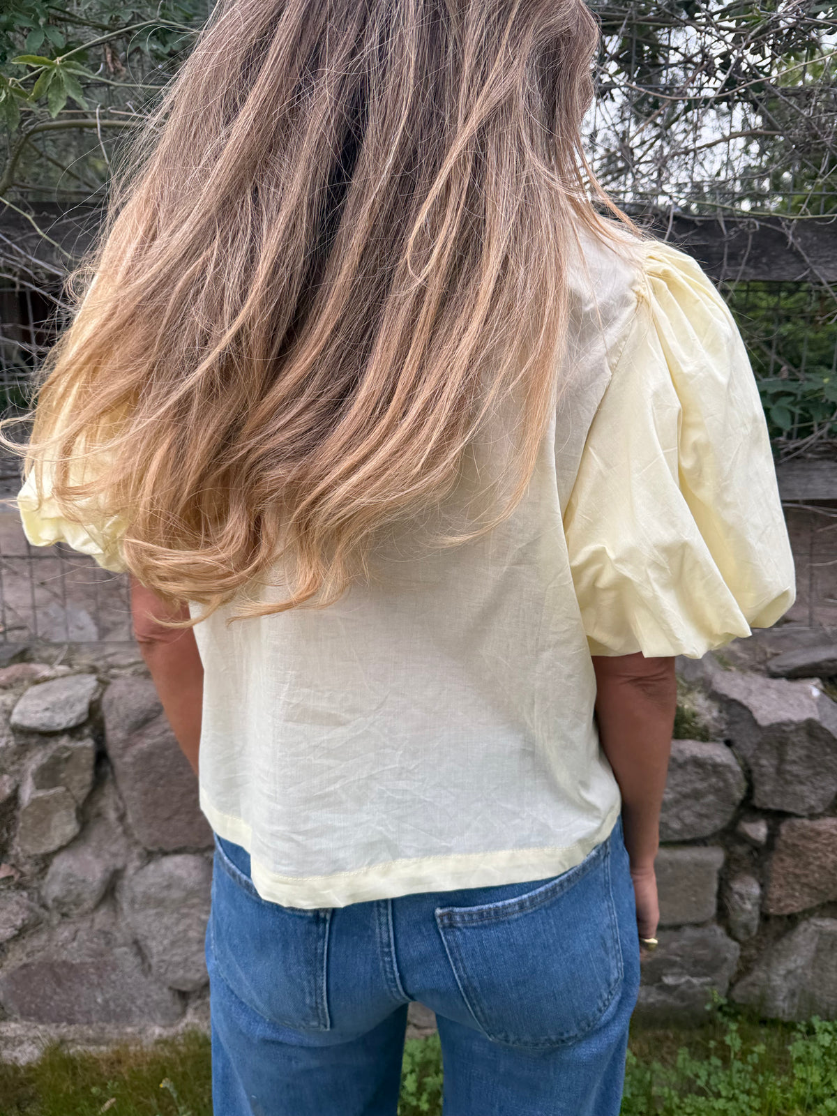 New blusa mangas abullonadas bordados amarilla